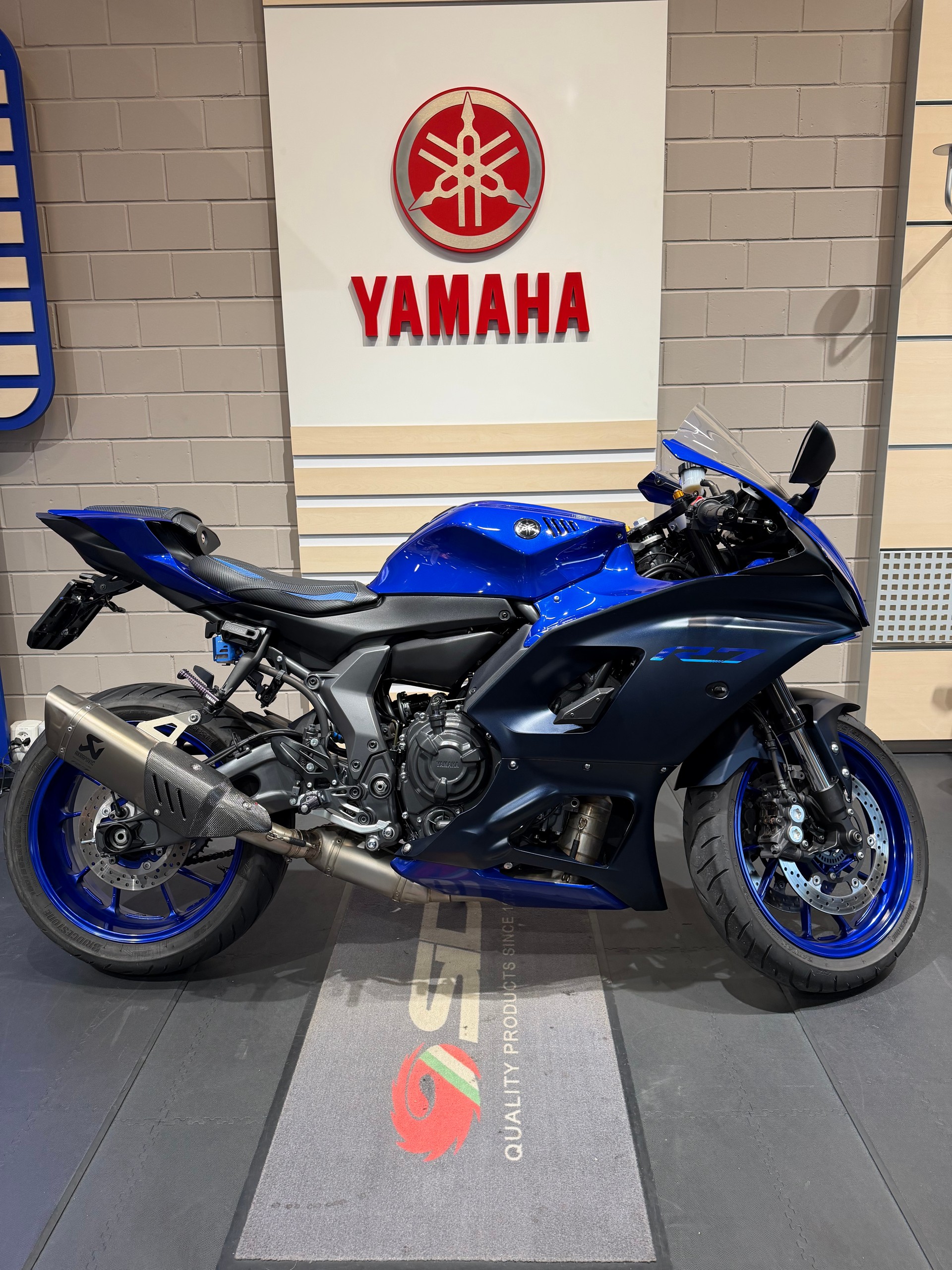 YAMAHA YZF-R7-image-1