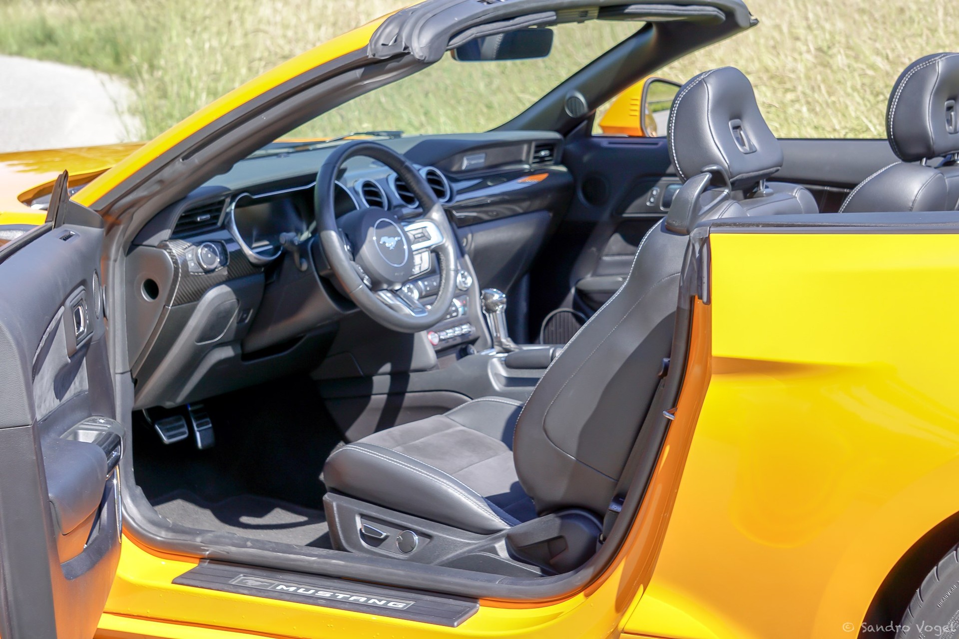 FORD Mustang Convertible 5.0 V8 GT Automat-image-10