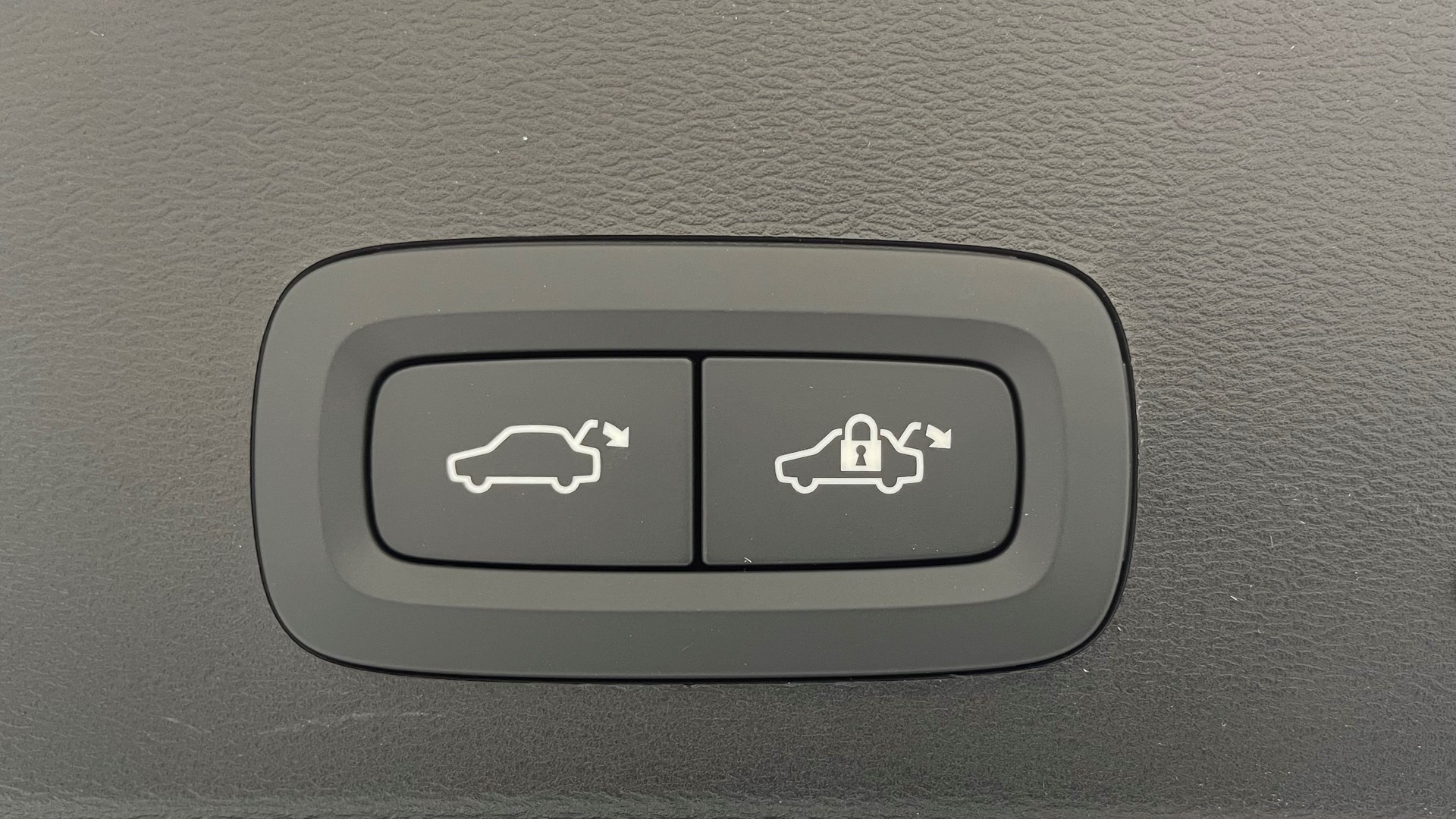 VOLVO S90 2.0 T8 TE Ultimate Dark eA-image-15