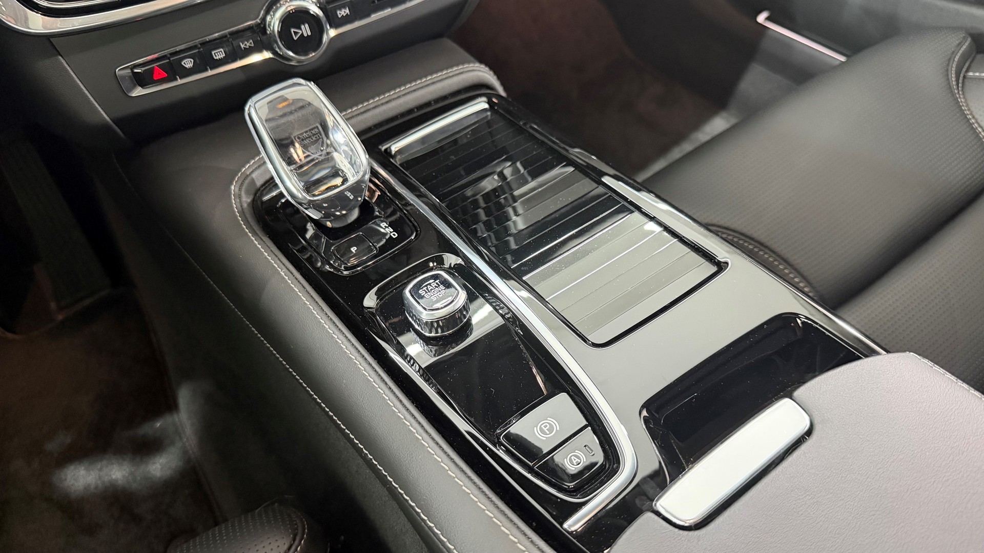 VOLVO S90 2.0 T8 TE Ultimate Dark eA-image-15