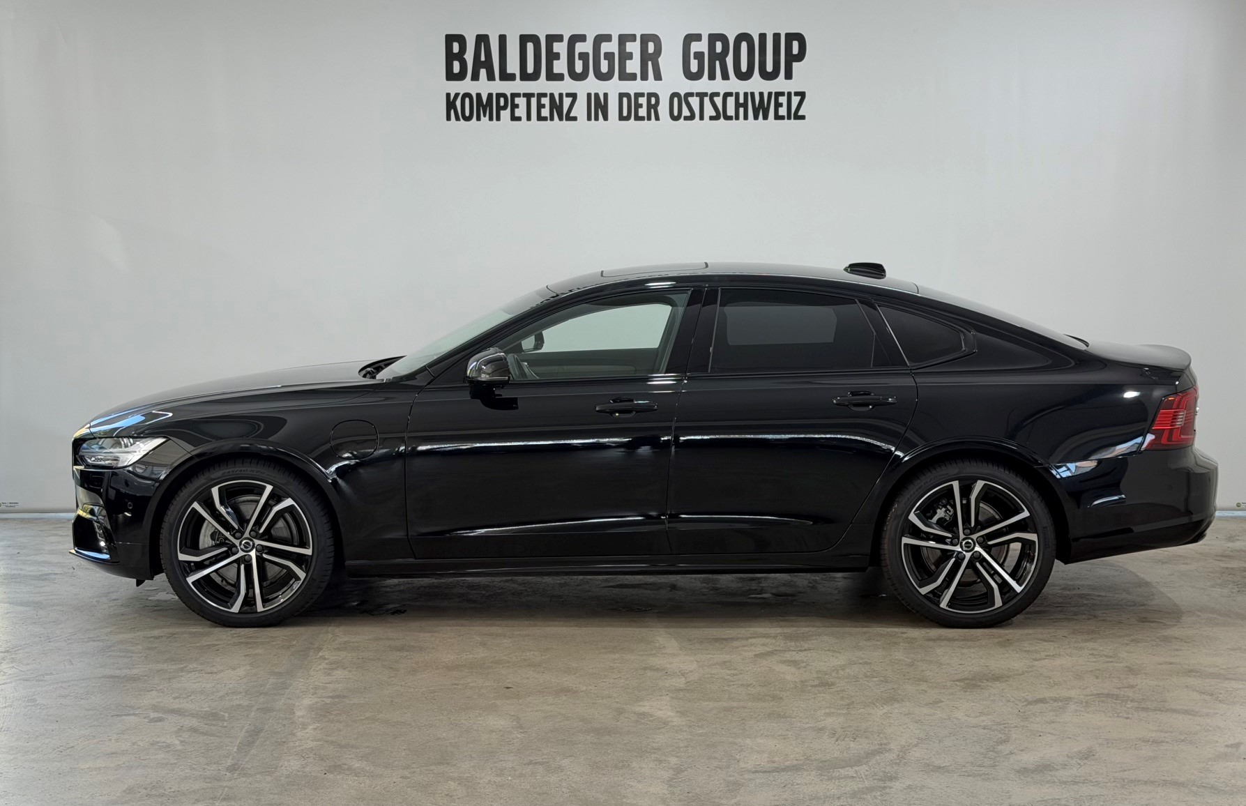 VOLVO S90 2.0 T8 TE Ultimate Dark eA-showroom-element-2
