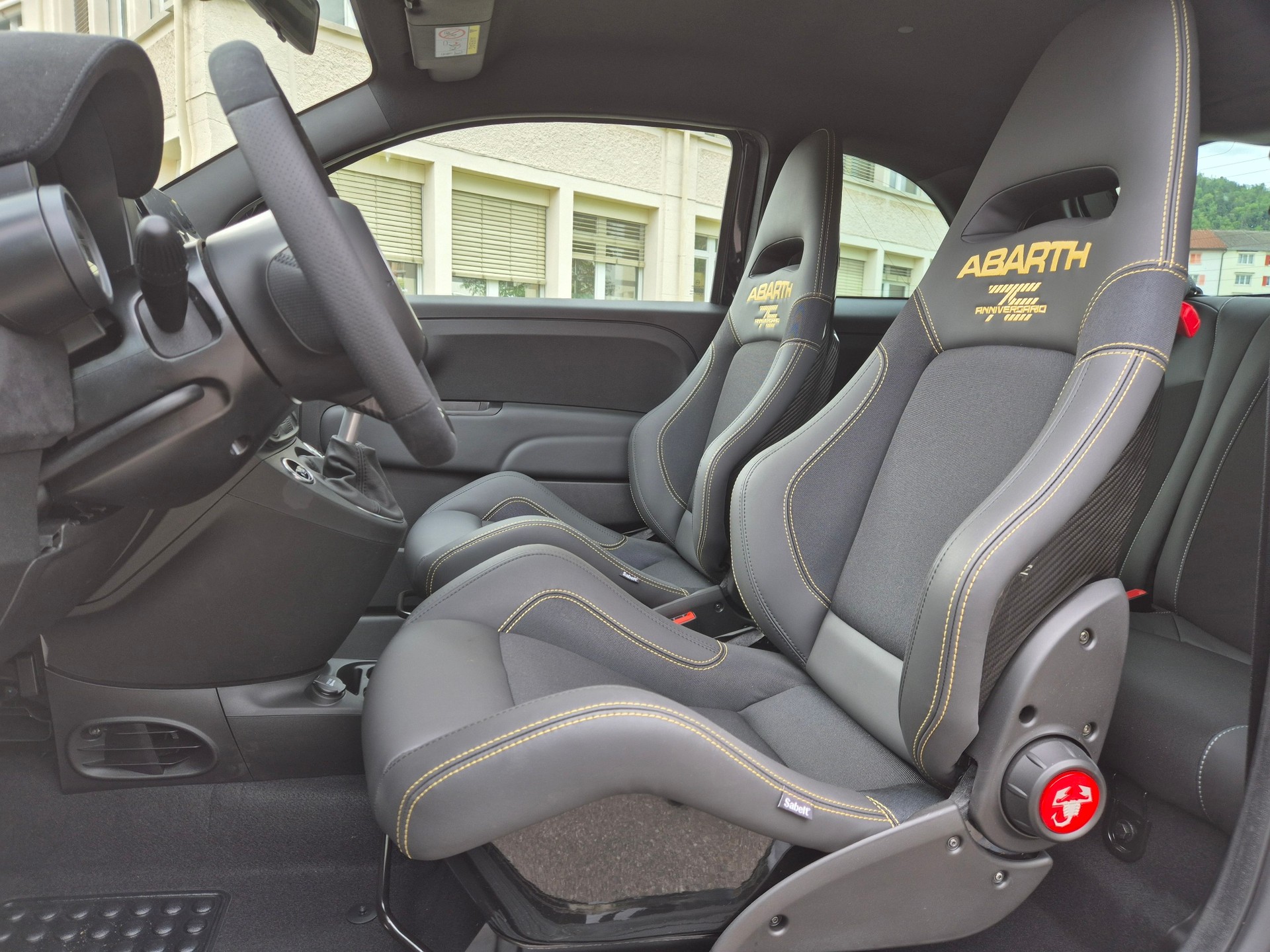 FIAT 695 1.4 16V Turbo Abarth Competizione 75 th Anniversario-image-7
