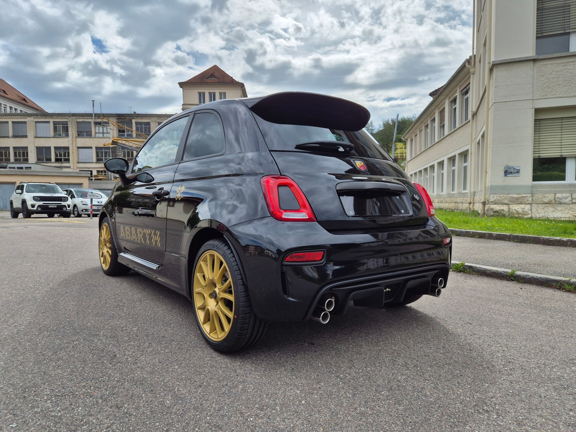 FIAT 695 1.4 16V Turbo Abarth Competizione 75 th Anniversario-showroom-element-2