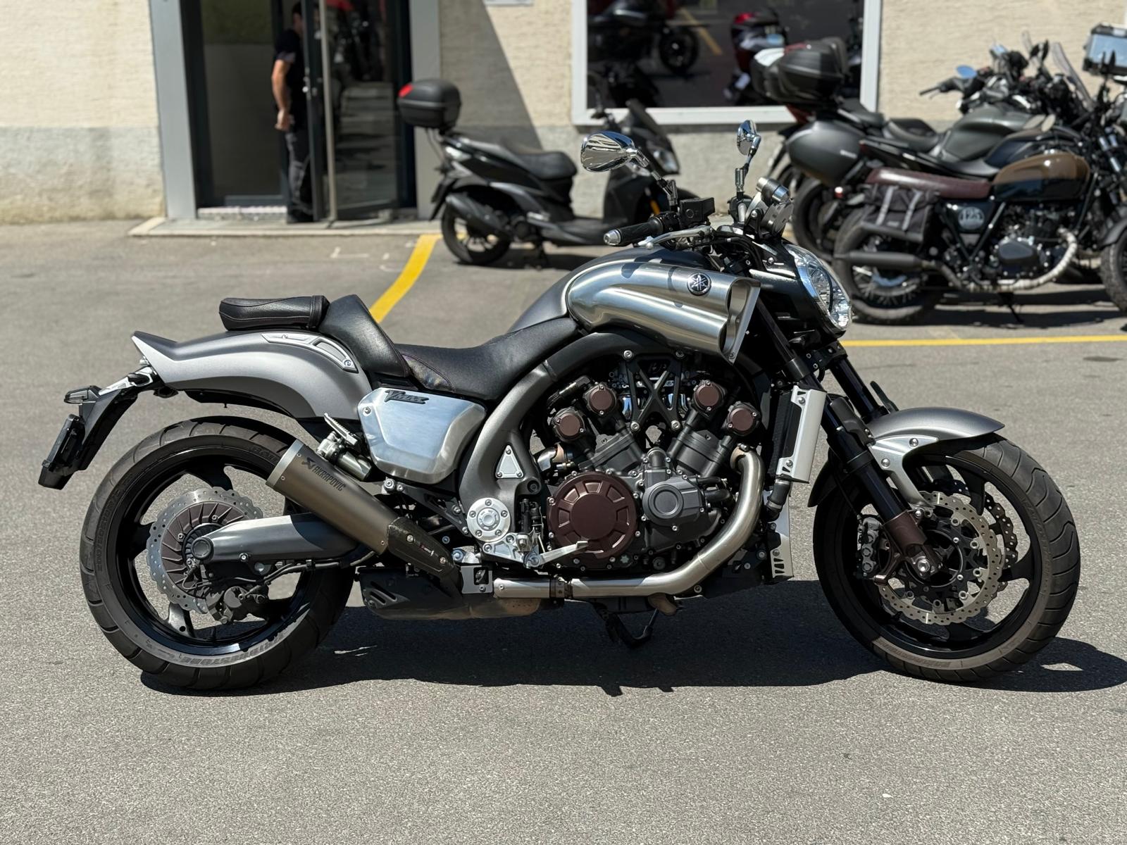 YAMAHA V-MAX-image-3