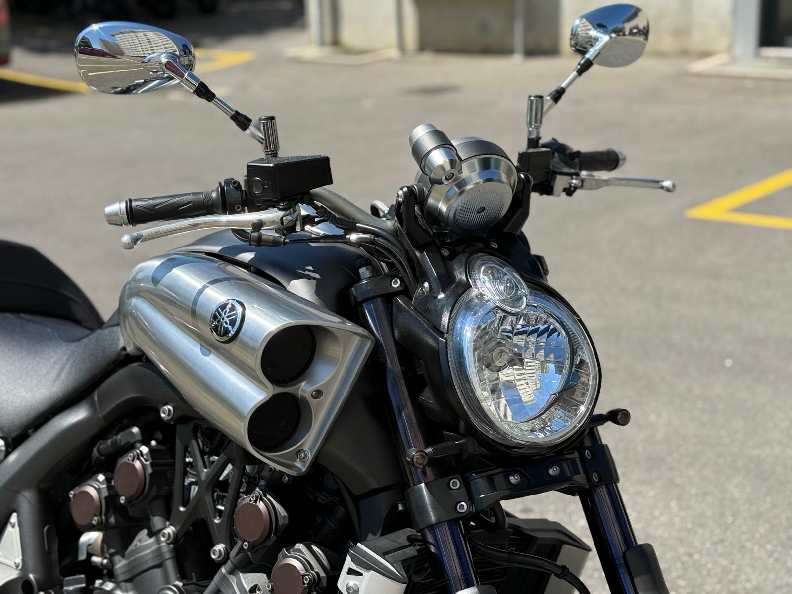 YAMAHA V-MAX-image-10