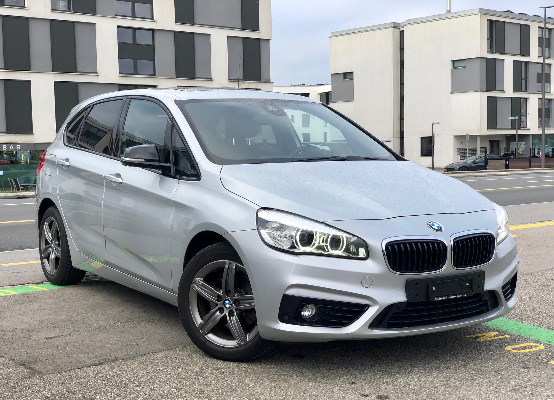 BMW 216d Active Tourer-showroom-element-2