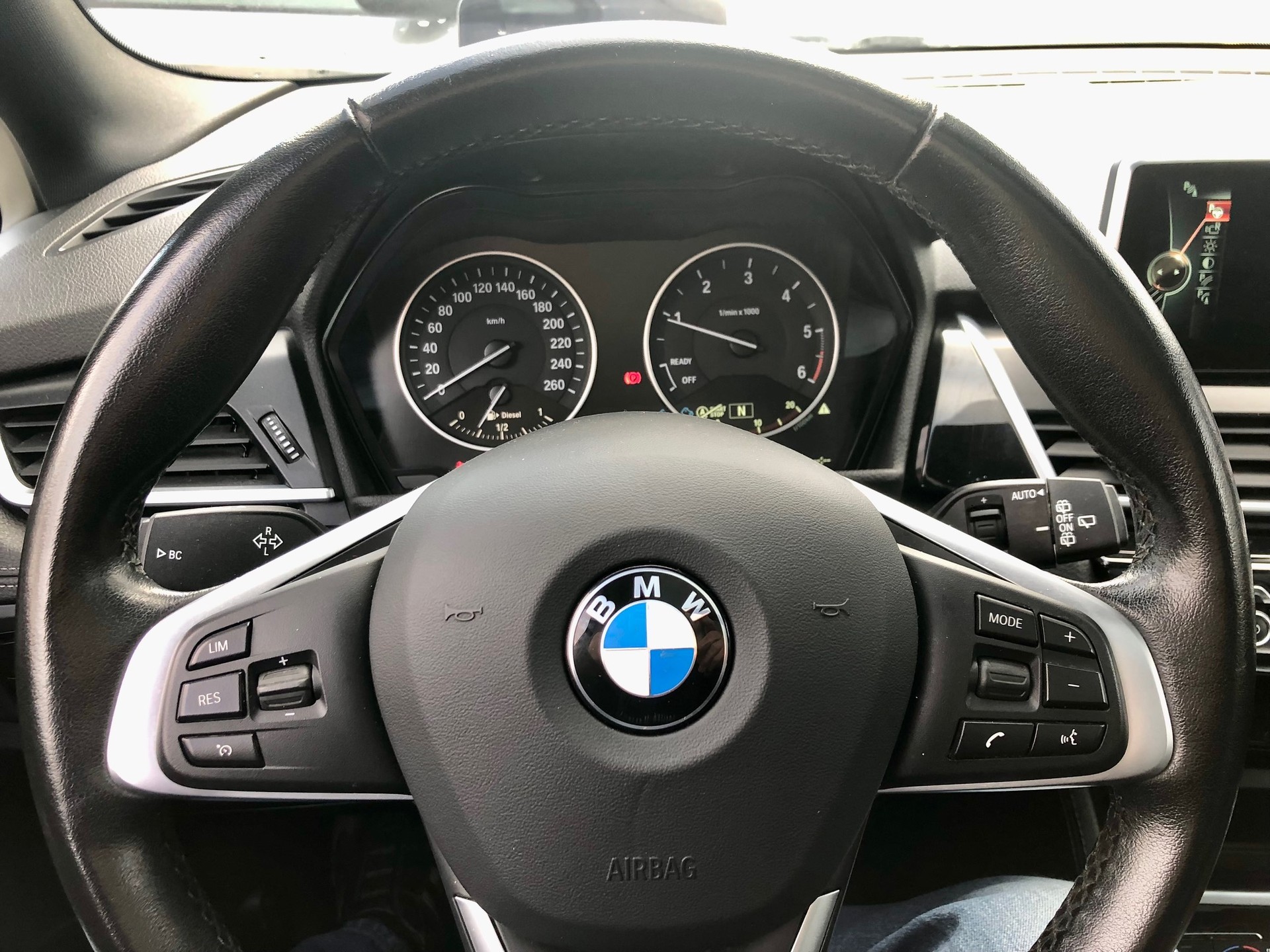 BMW 216d Active Tourer-image-11