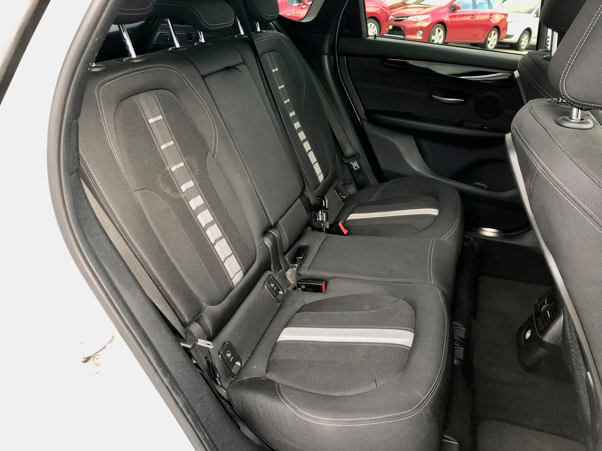 BMW 216d Active Tourer-image-23