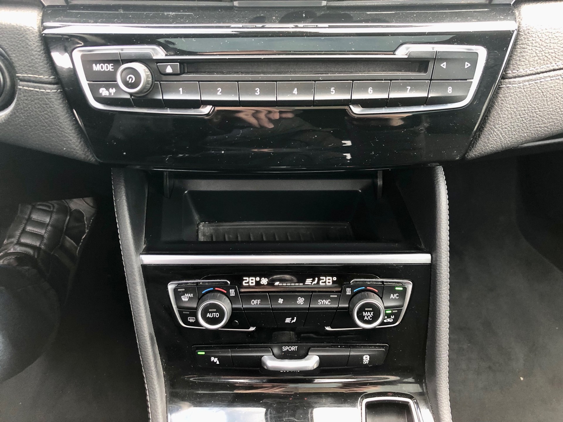 BMW 216d Active Tourer-image-17