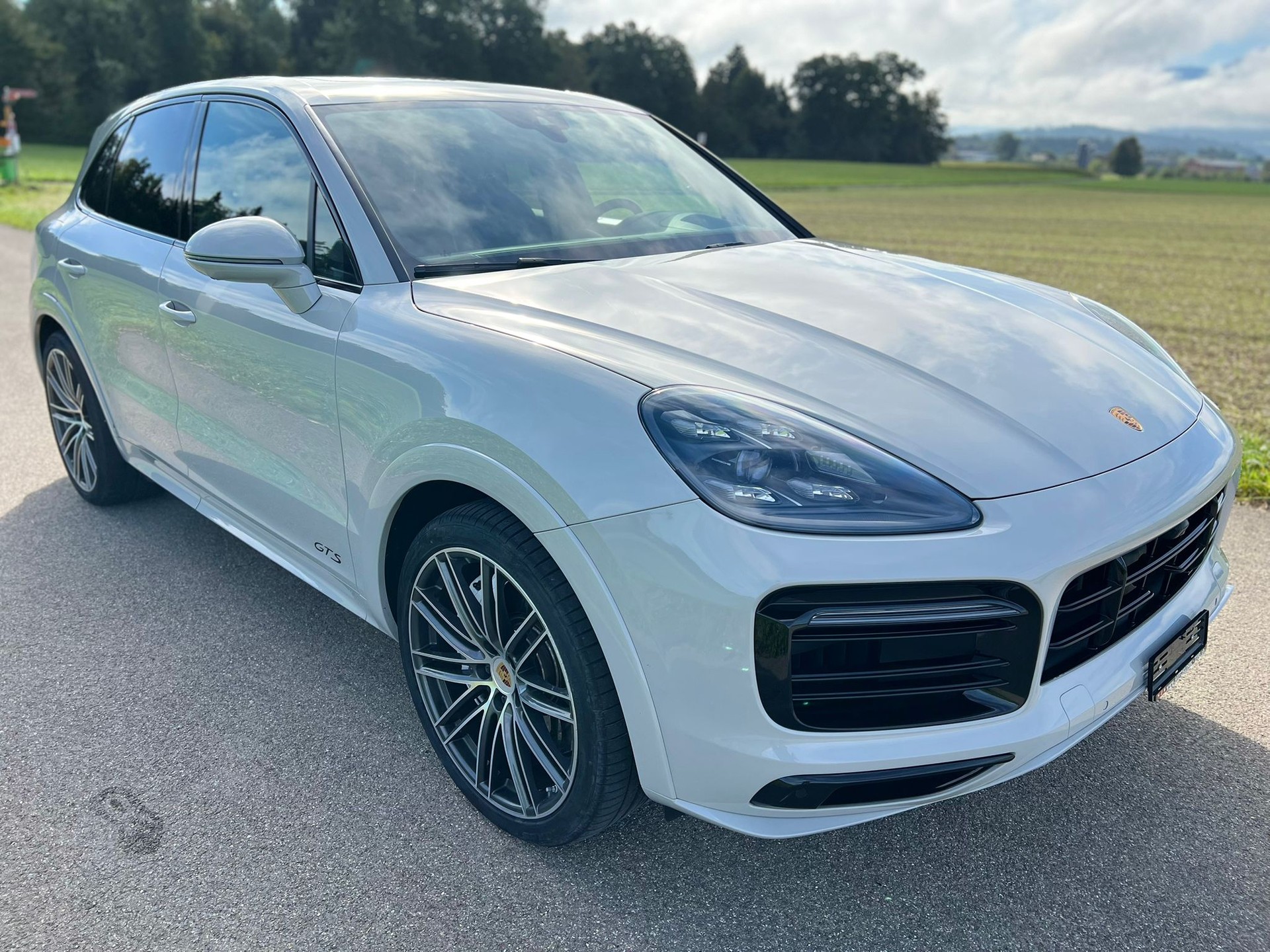 PORSCHE Cayenne GTS-showroom-element-3
