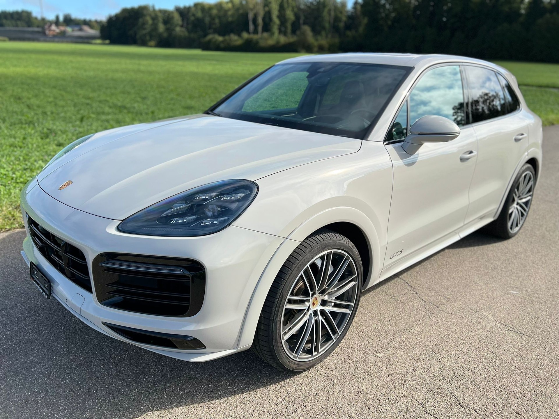 PORSCHE Cayenne GTS-showroom-element-1