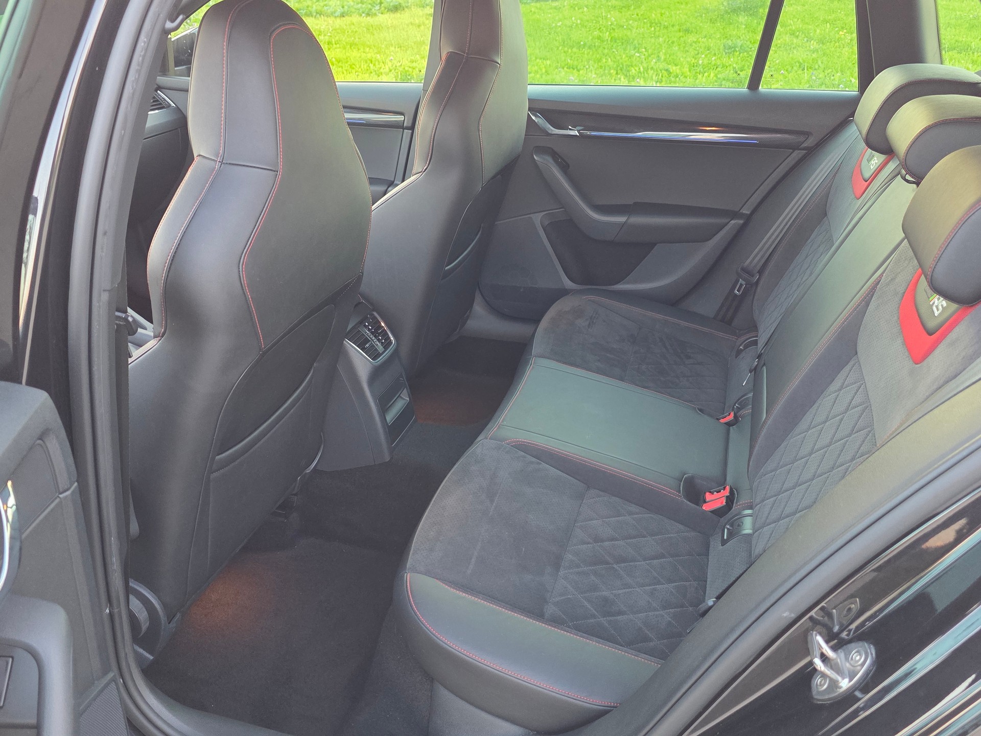 SKODA Octavia Combi 2.0 TSI RS DSG-image-8