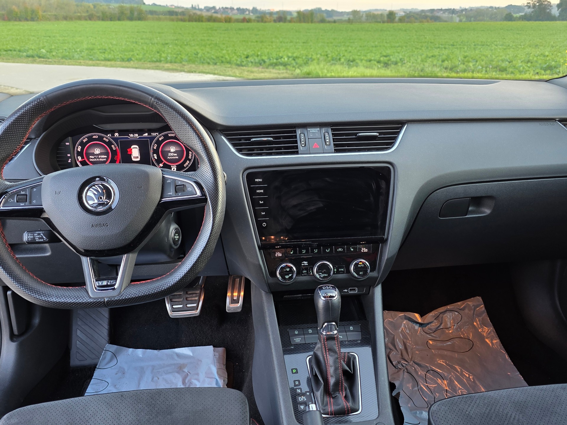 SKODA Octavia Combi 2.0 TSI RS DSG-image-7