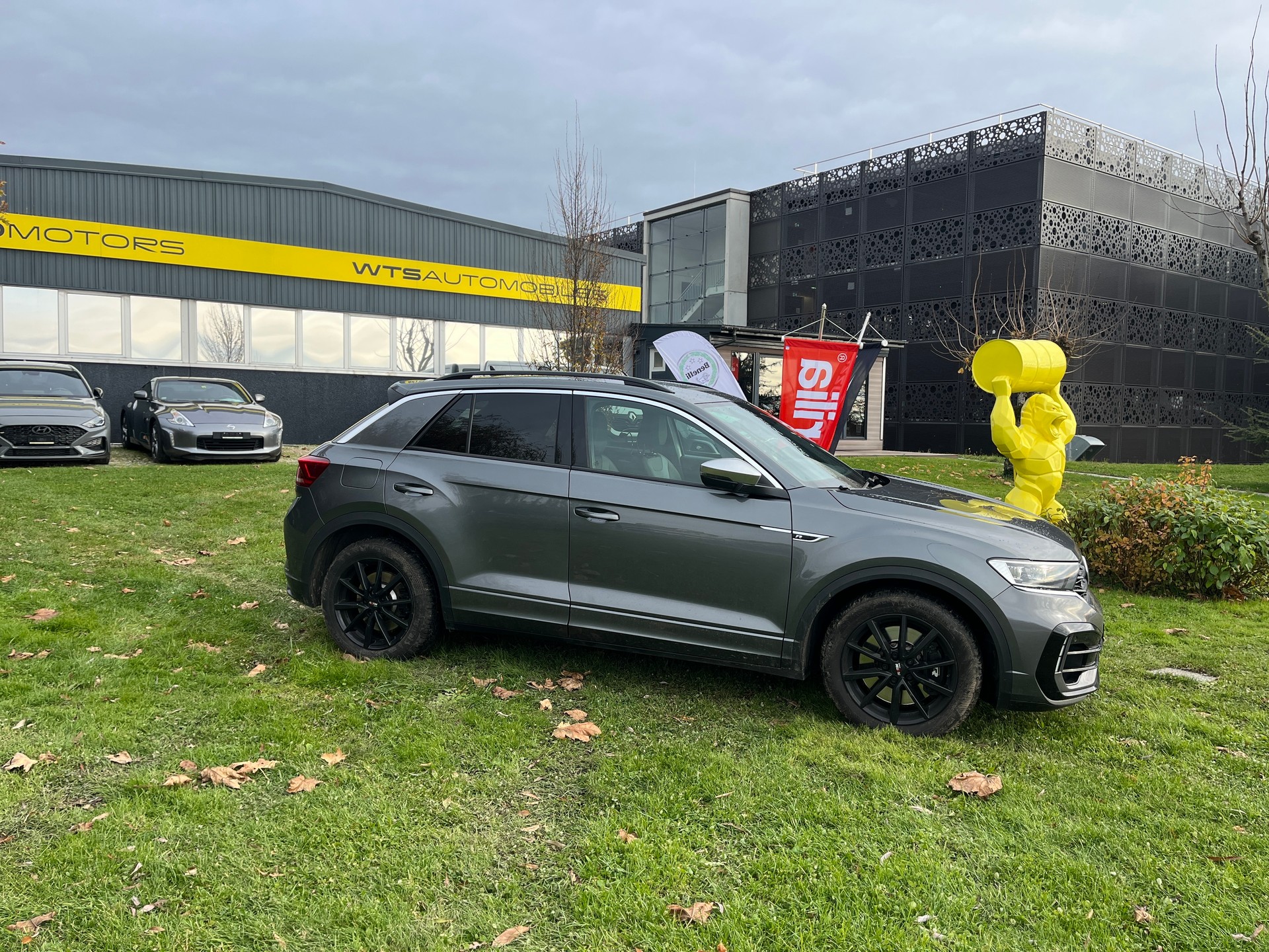 VW T-Roc 2.0 TSI R DSG 4Motion-image-3