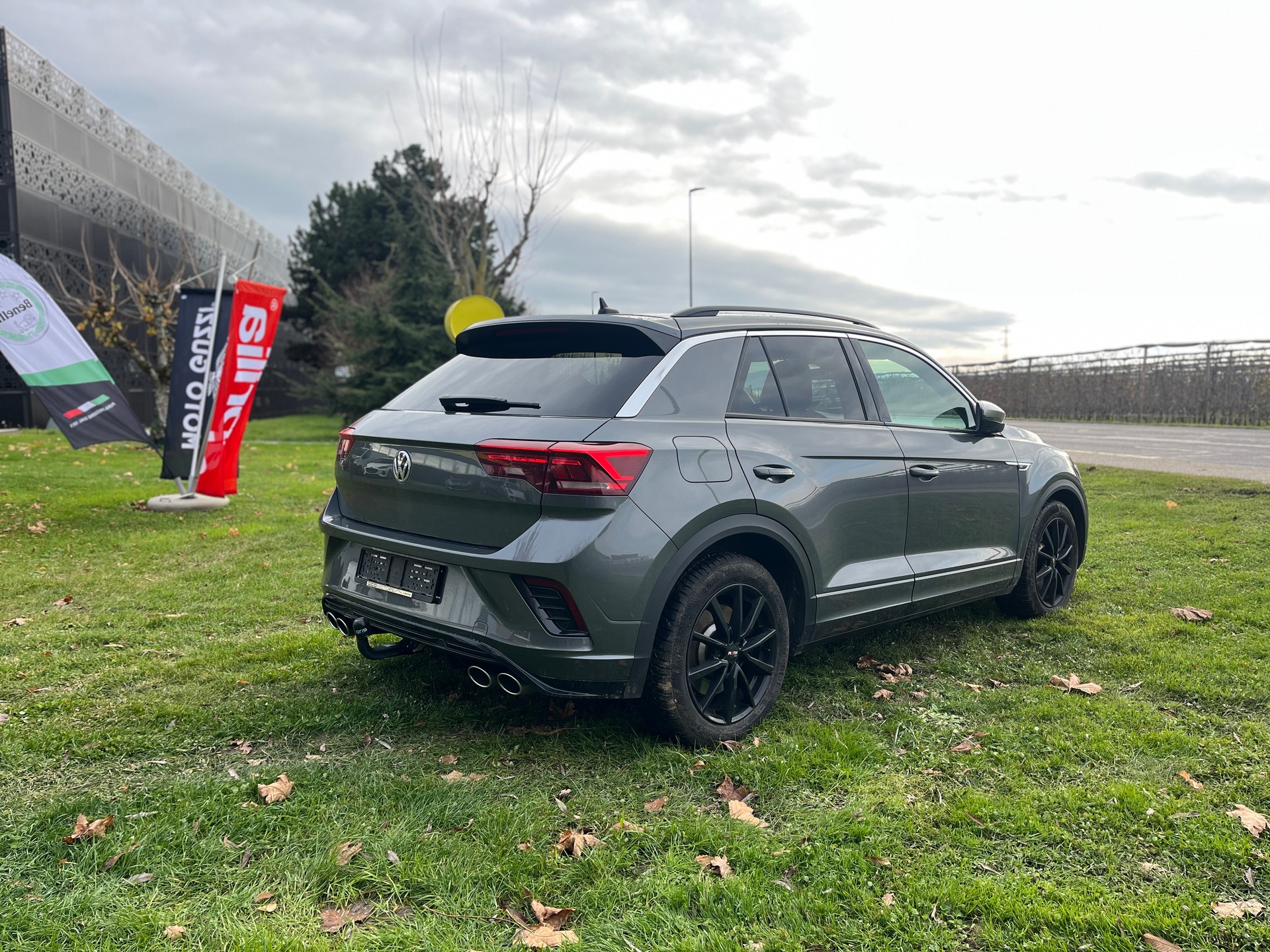 VW T-Roc 2.0 TSI R DSG 4Motion-image-4