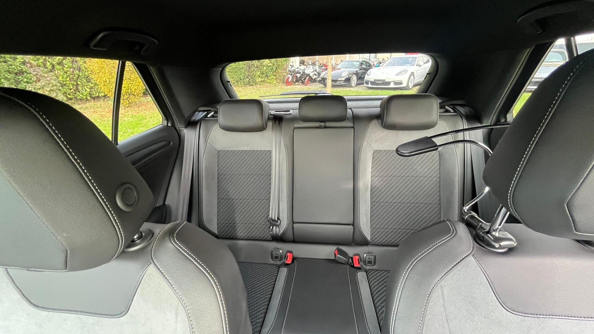 VW T-Roc 2.0 TSI R DSG 4Motion-image-8