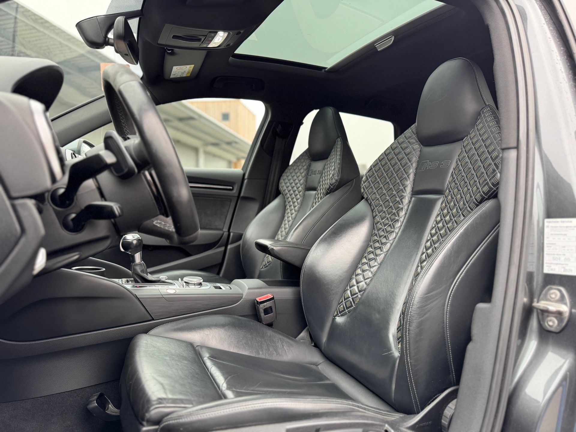 AUDI RS3 2.5 TSI quattro S-tronic-image-6