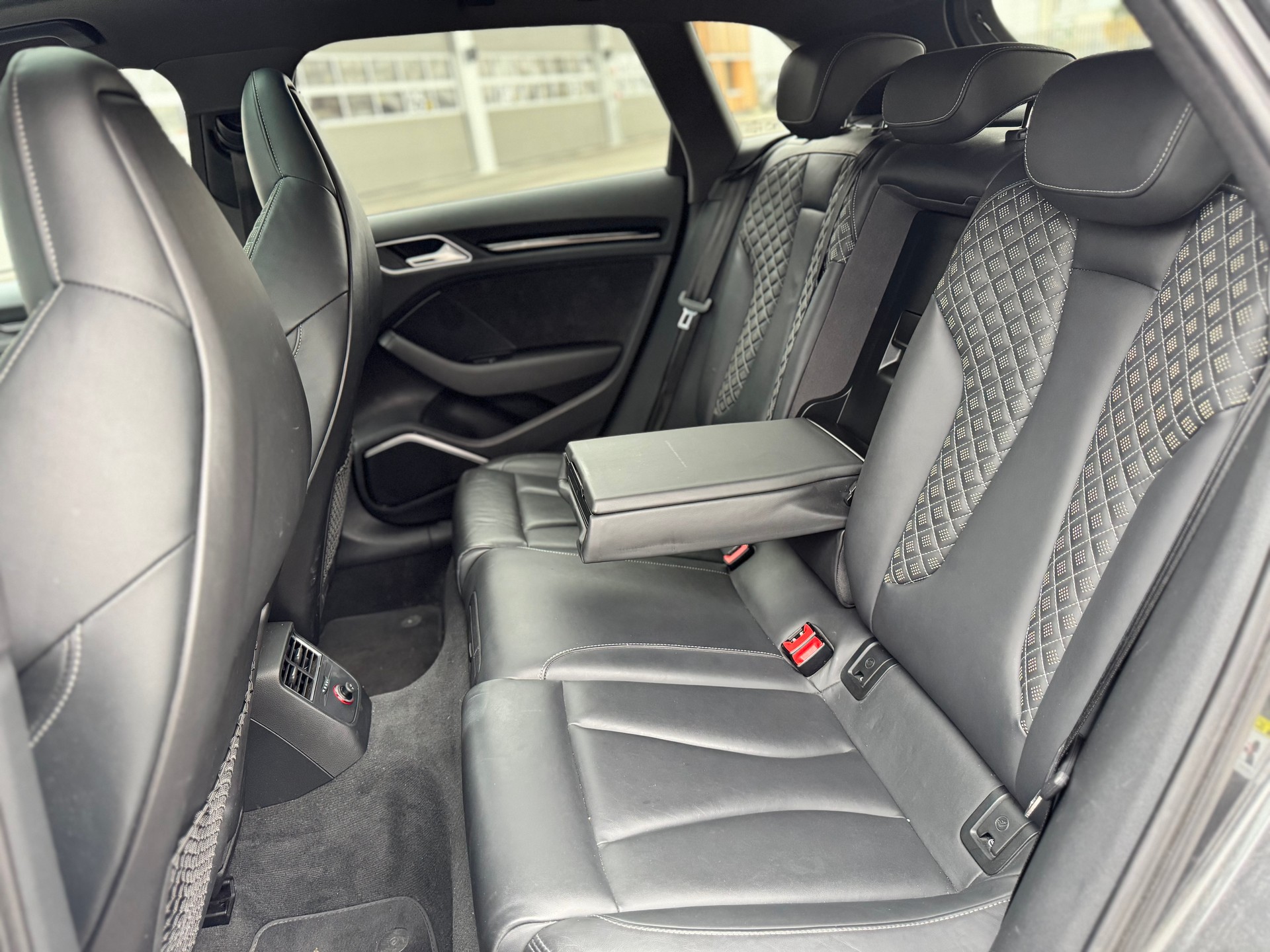 AUDI RS3 2.5 TSI quattro S-tronic-image-7