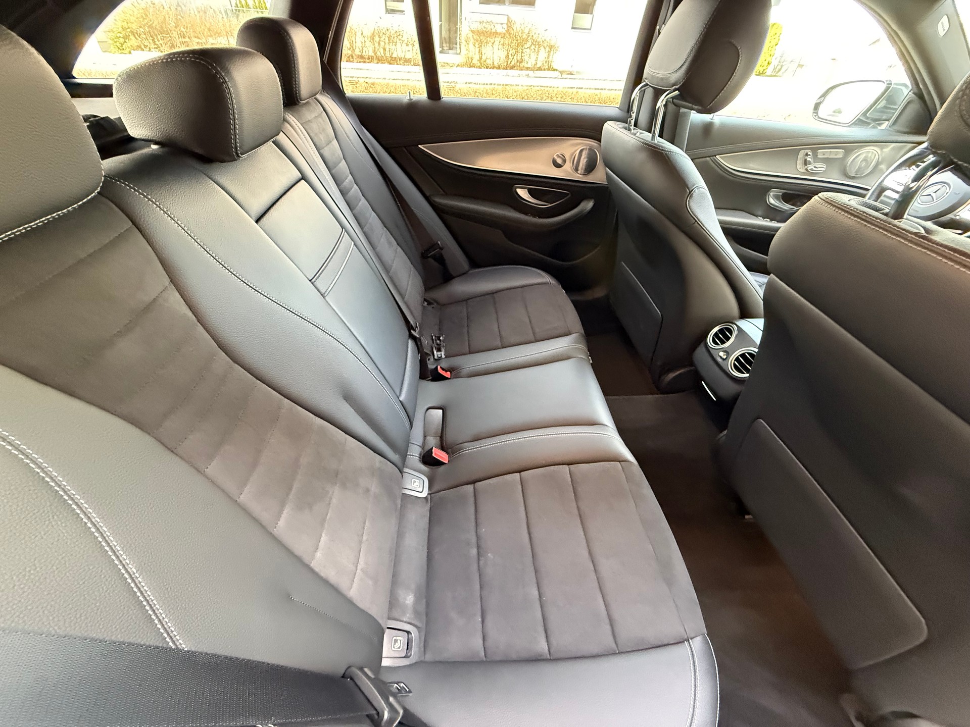 MERCEDES-BENZ E 450 AMG Line 4 Matic 9G-Tronic-image-9