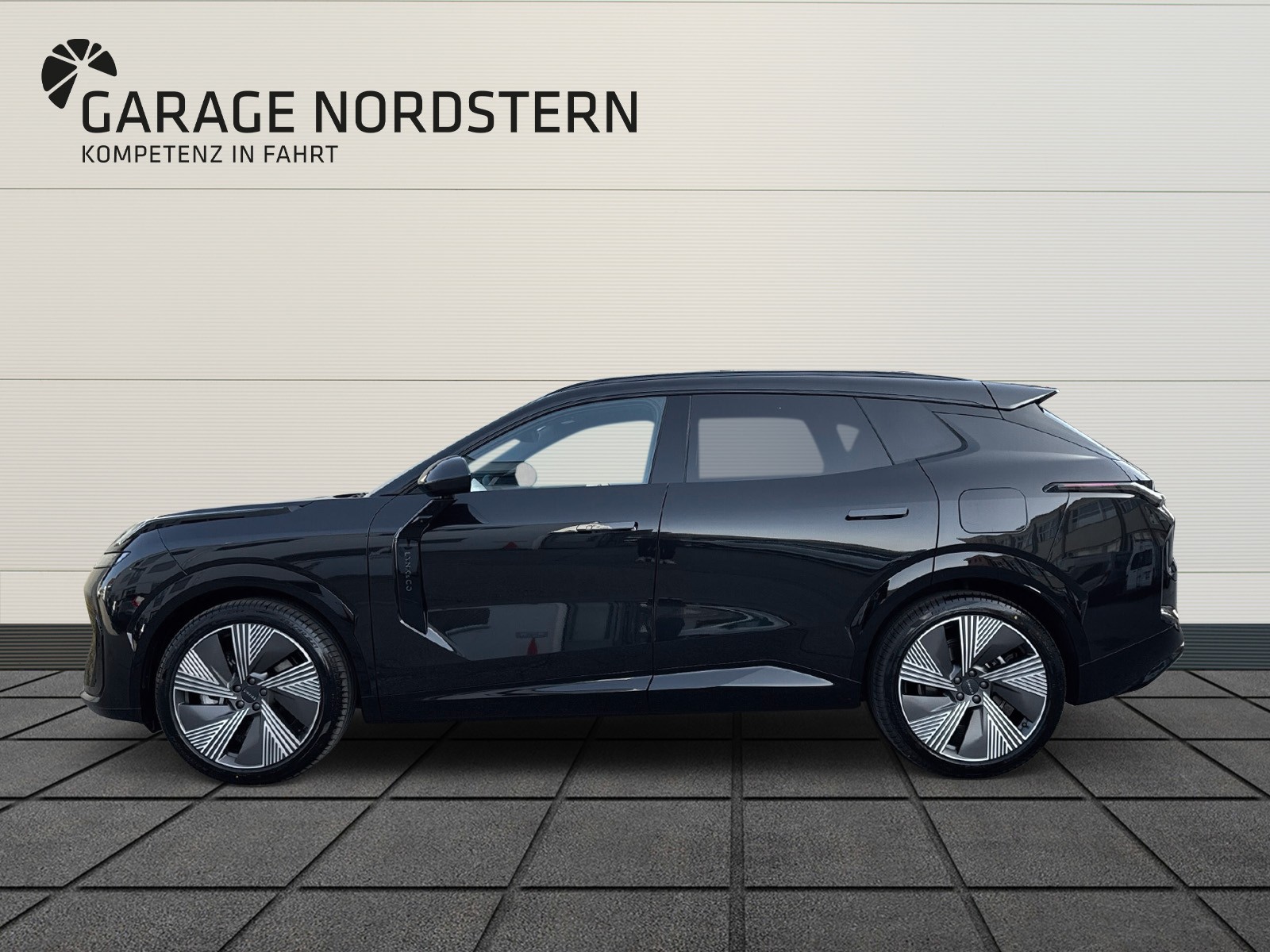 LYNK & CO 08 1.5 PHEV More-showroom-element-1