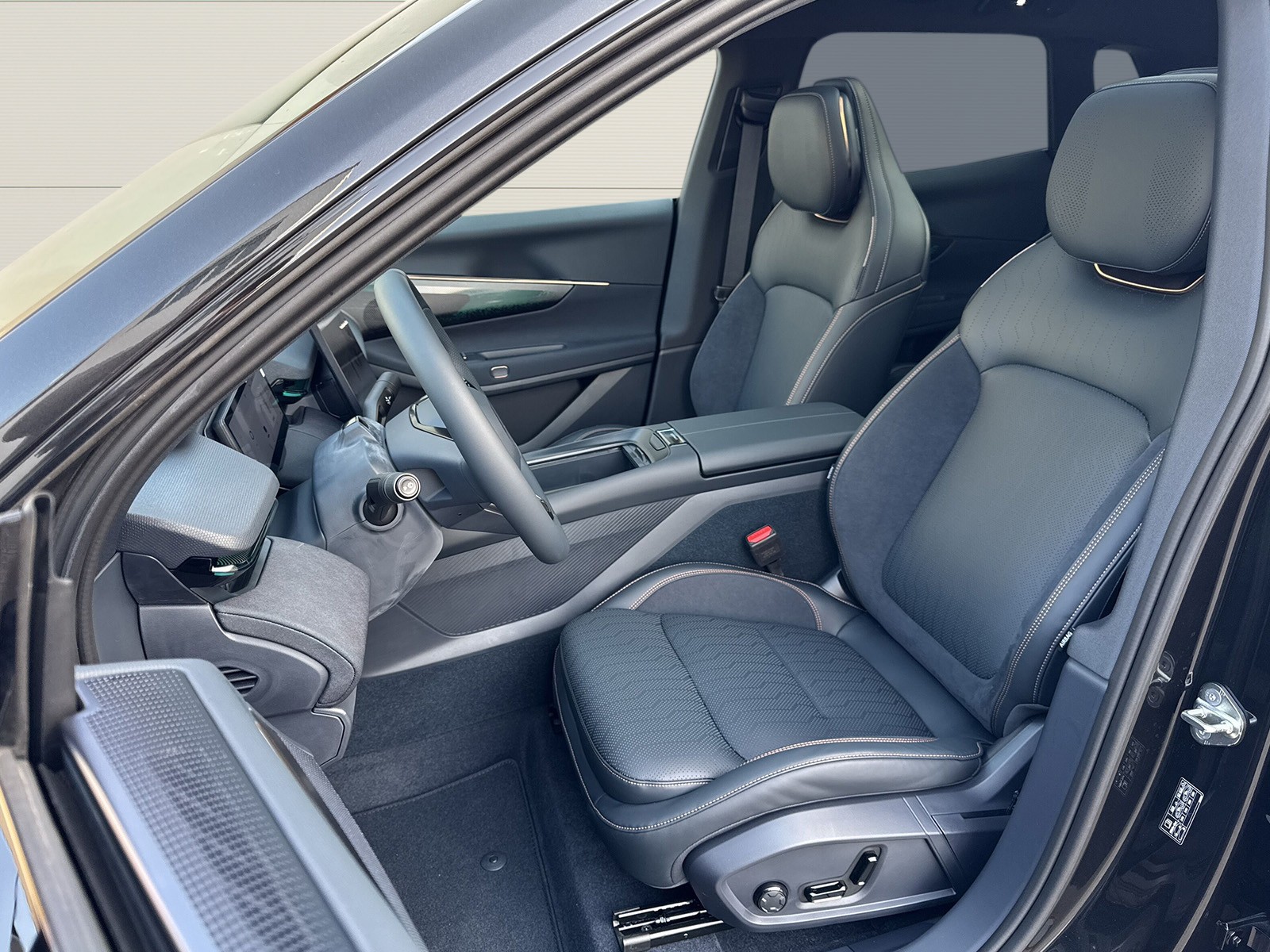LYNK & CO 08 1.5 PHEV More-image-6