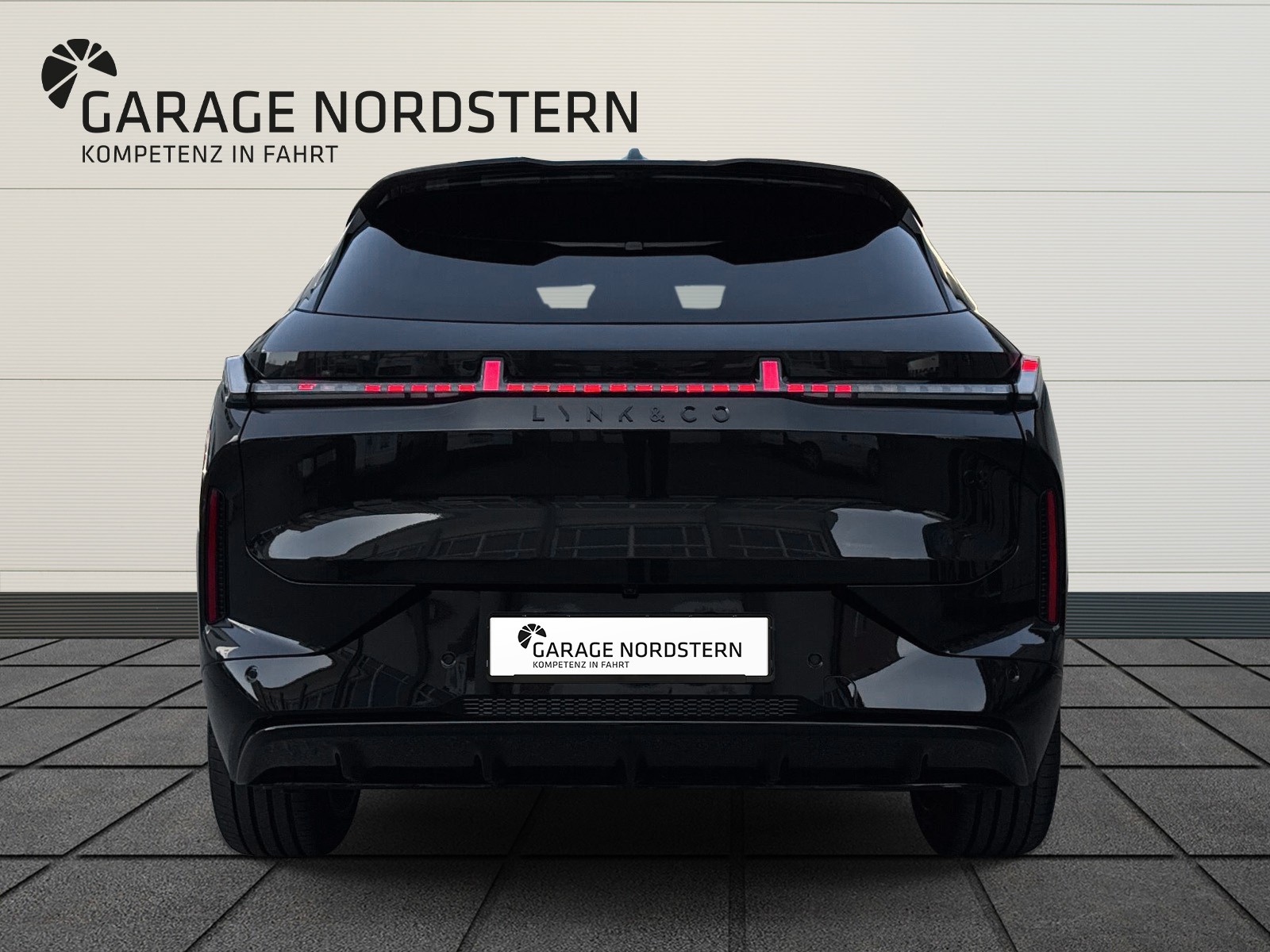LYNK & CO 08 1.5 PHEV More-showroom-element-3