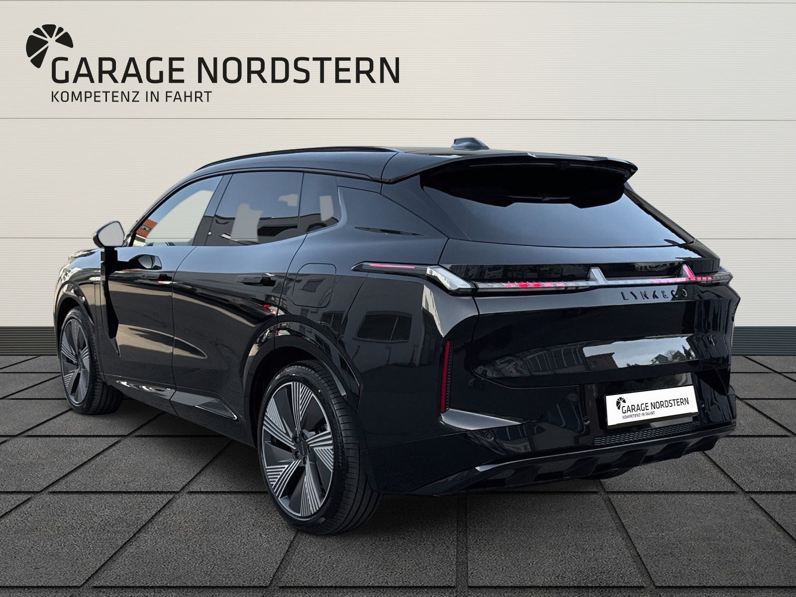 LYNK & CO 08 1.5 PHEV More-showroom-element-2
