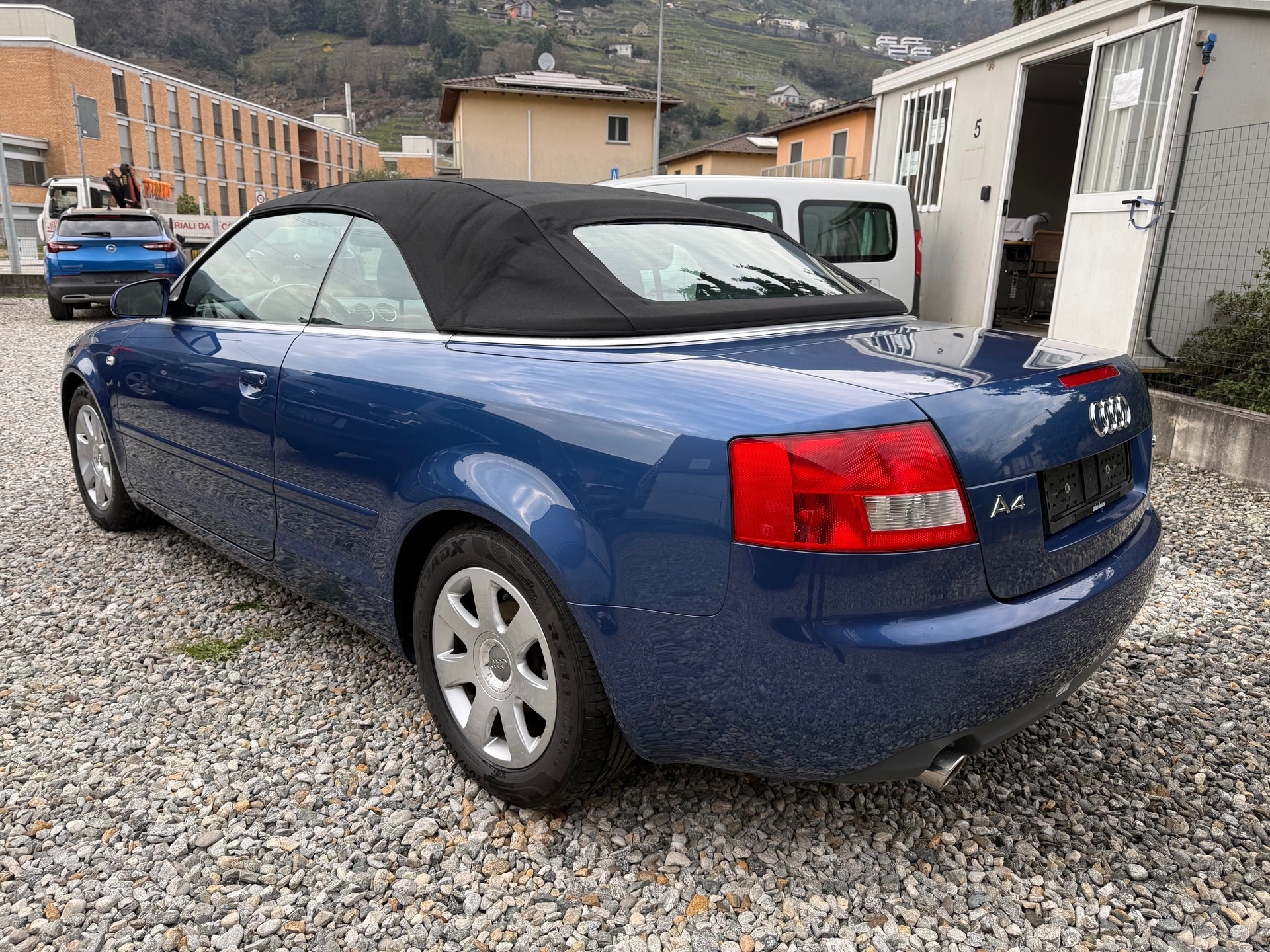 AUDI A4 Cabriolet 2.4 V6-image-7
