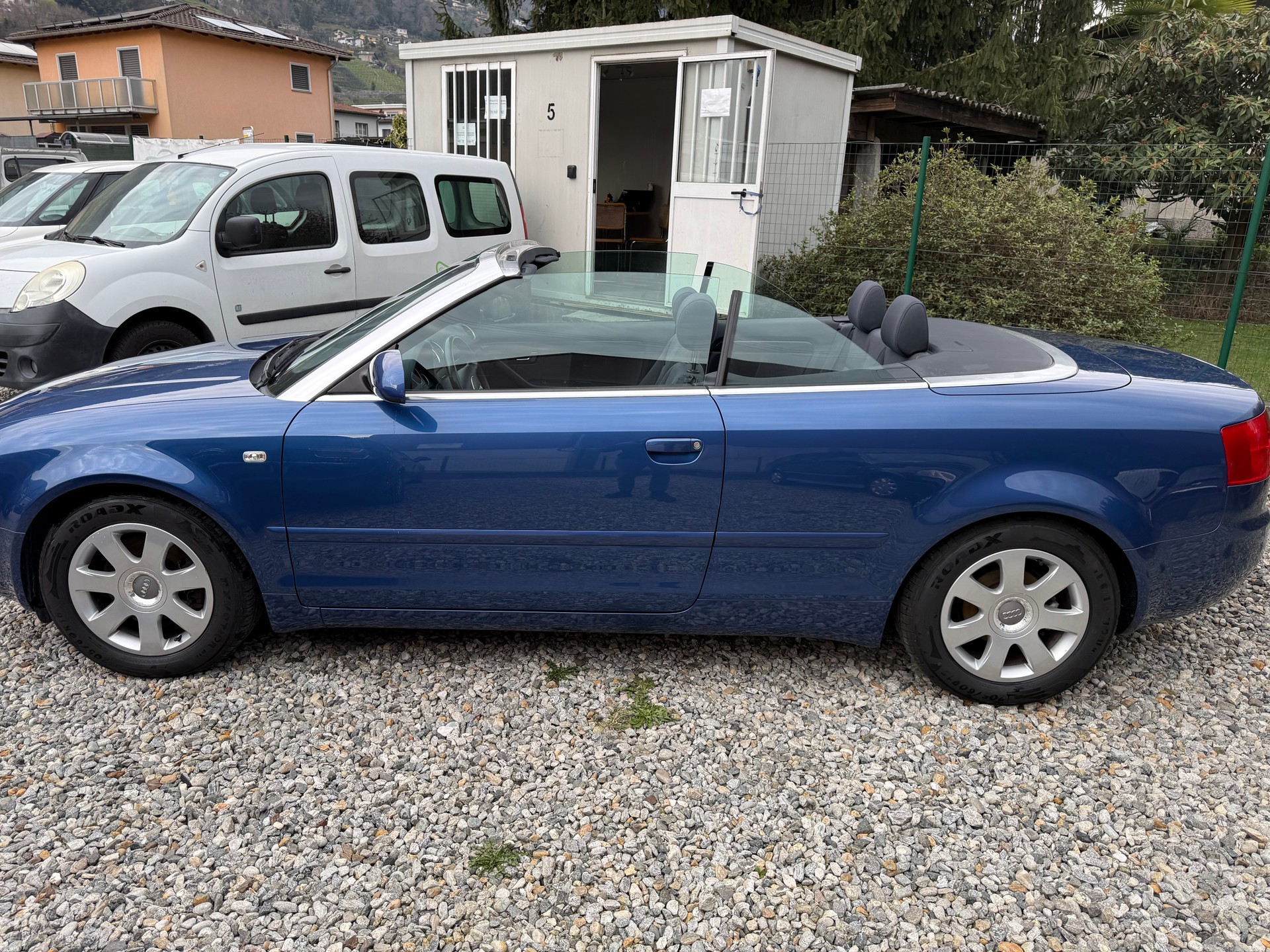 AUDI A4 Cabriolet 2.4 V6-image-1