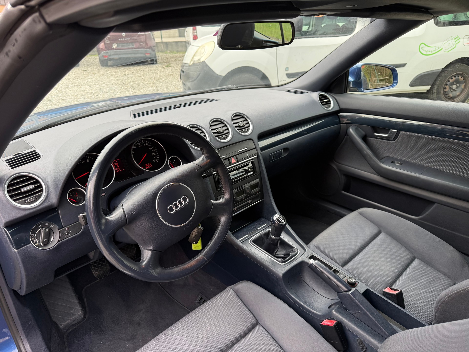 AUDI A4 Cabriolet 2.4 V6-image-9