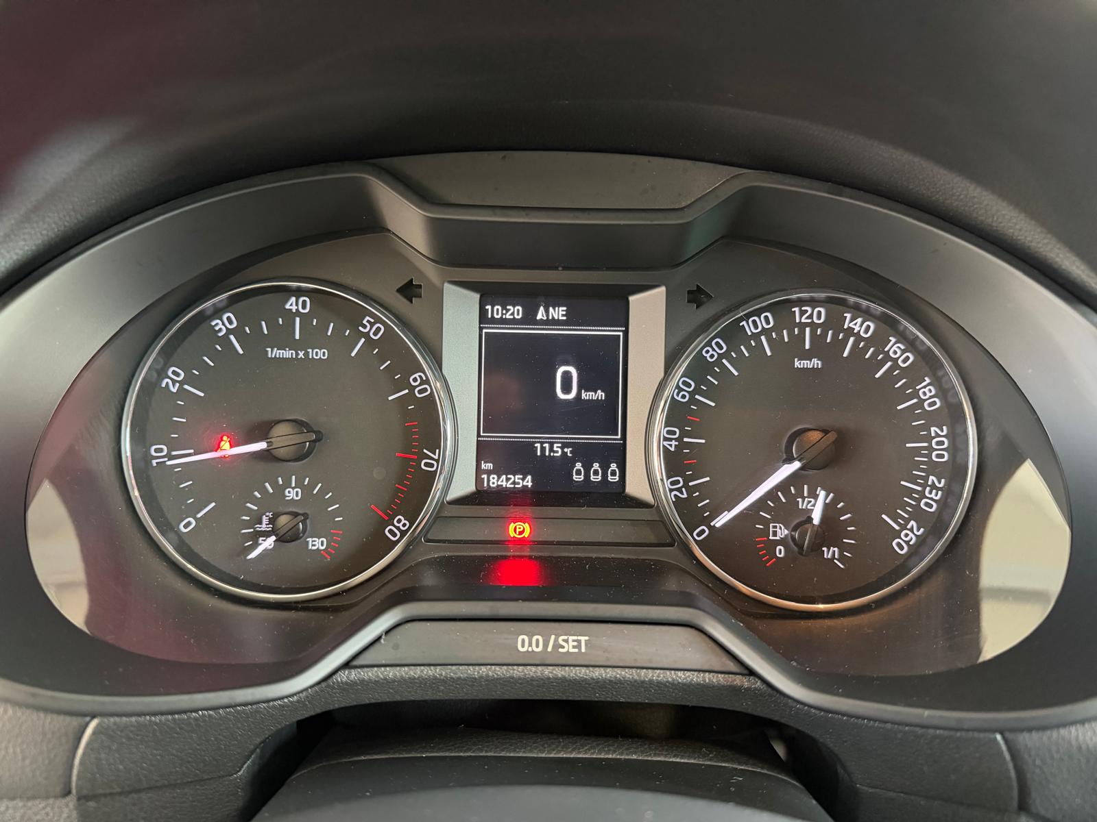 SKODA Octavia Combi 1.4 TSI Fresh-image-7