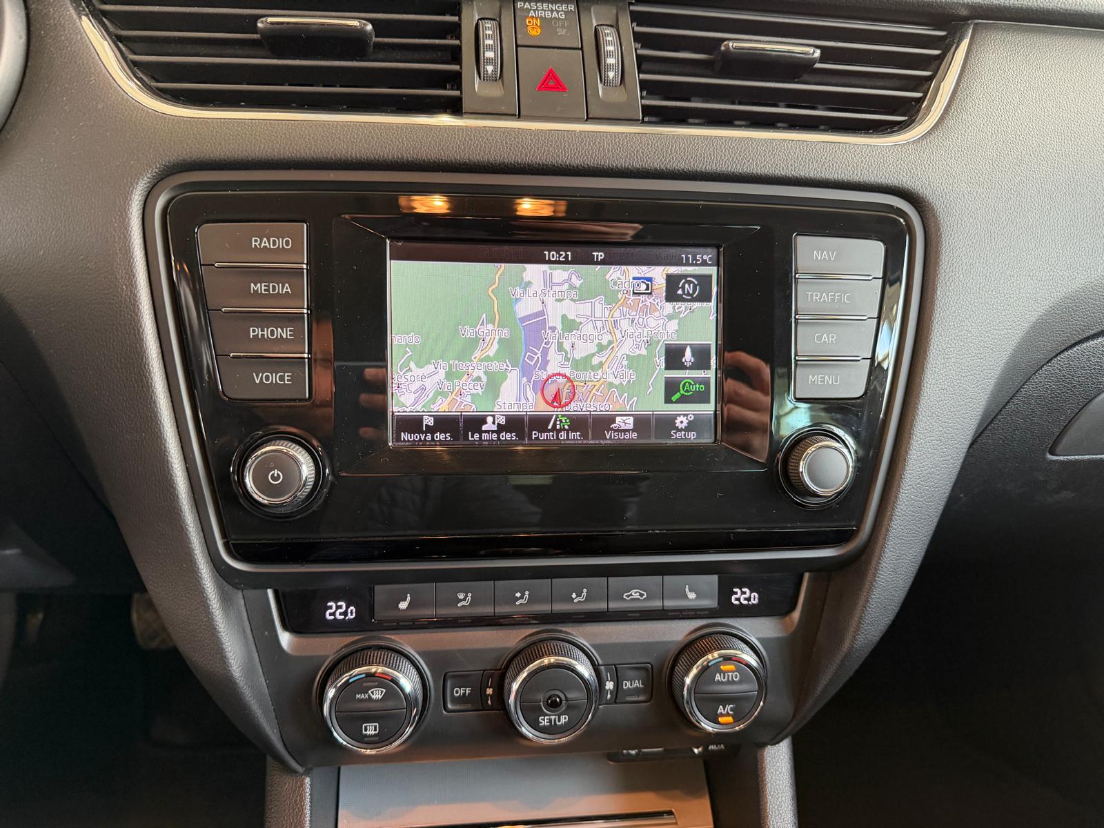SKODA Octavia Combi 1.4 TSI Fresh-image-8