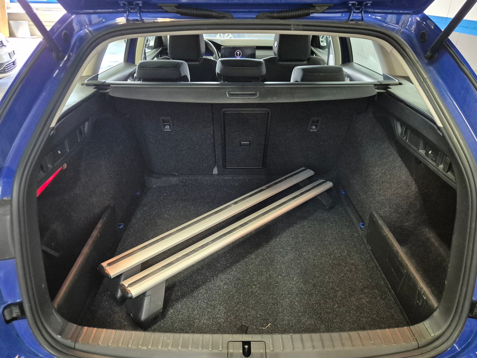 SKODA Octavia Combi 2.0 TDI DSG Ambition-image-14