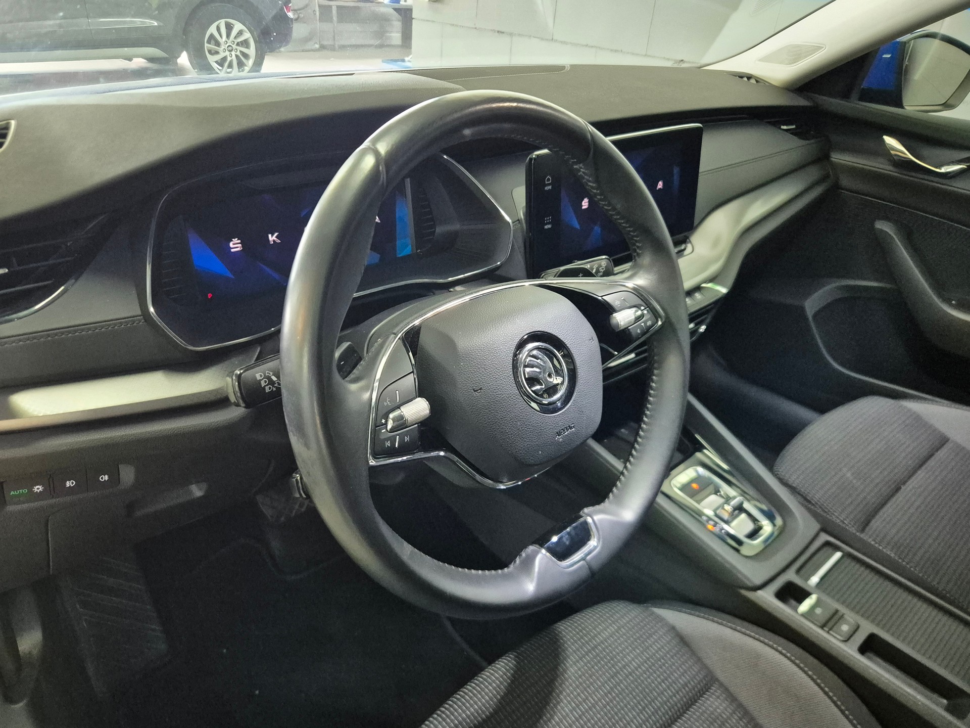 SKODA Octavia Combi 2.0 TDI DSG Ambition-image-6