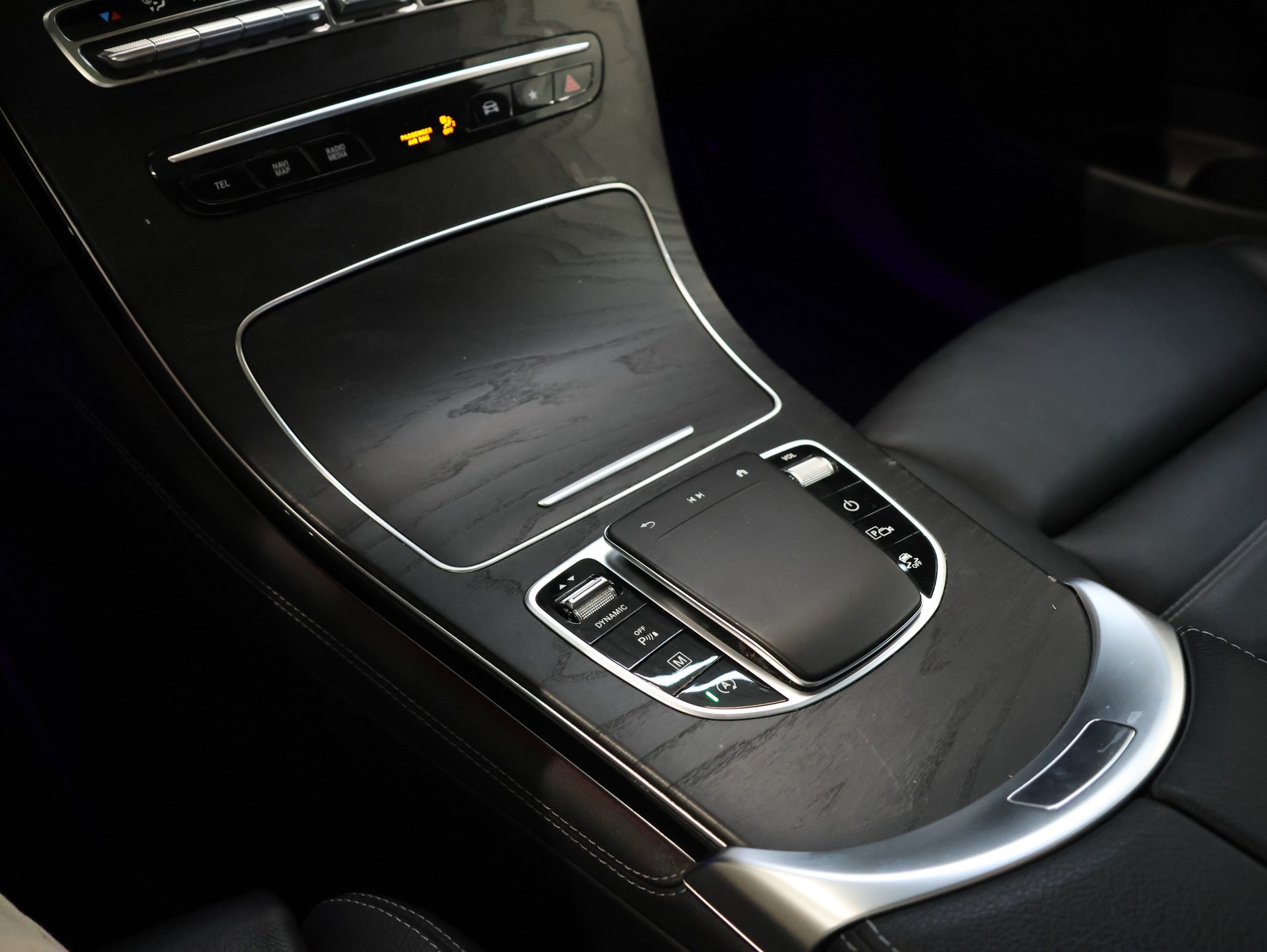 MERCEDES-BENZ GLC 200 AMG Line 4Matic 9G-Tronic *360 Kamera* *Burmester* *Panoramadach*-image-26