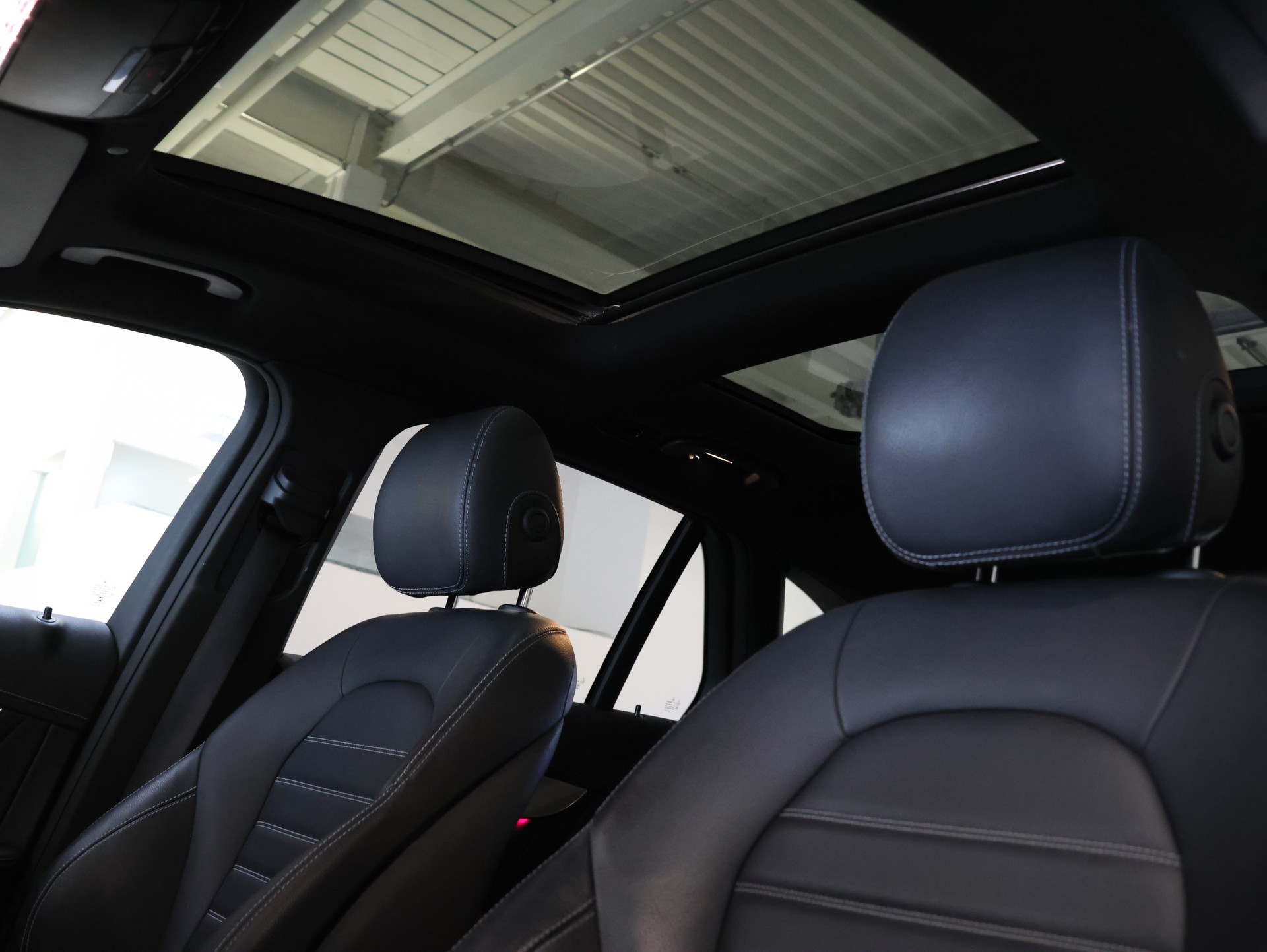 MERCEDES-BENZ GLC 200 AMG Line 4Matic 9G-Tronic *360 Kamera* *Burmester* *Panoramadach*-image-17