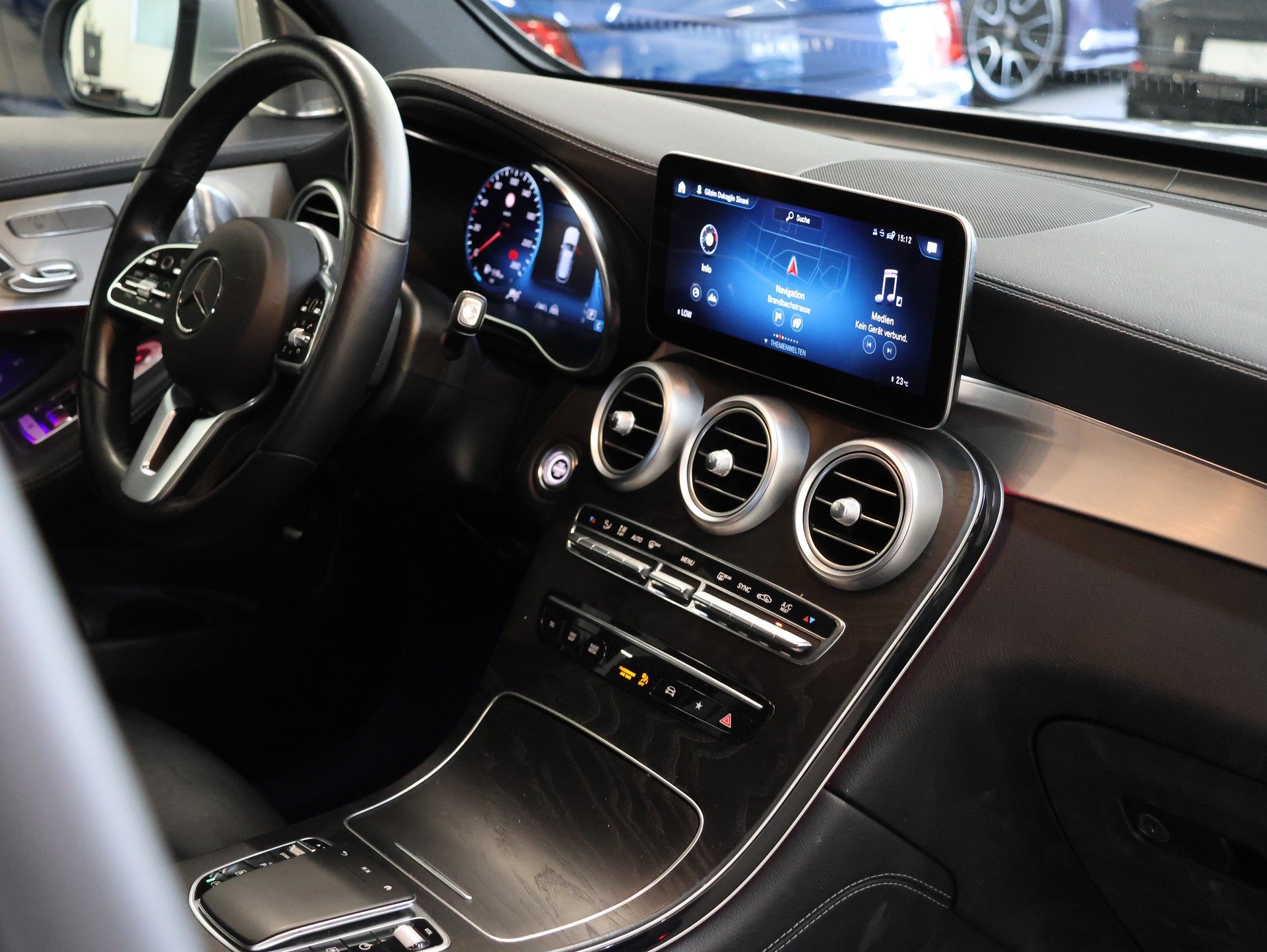 MERCEDES-BENZ GLC 200 AMG Line 4Matic 9G-Tronic *360 Kamera* *Burmester* *Panoramadach*-image-18