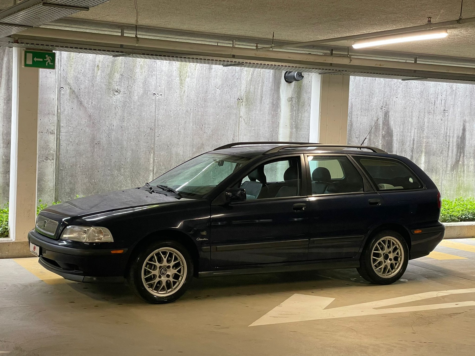 VOLVO V40 2.0 // MFK NEU-showroom-element-1