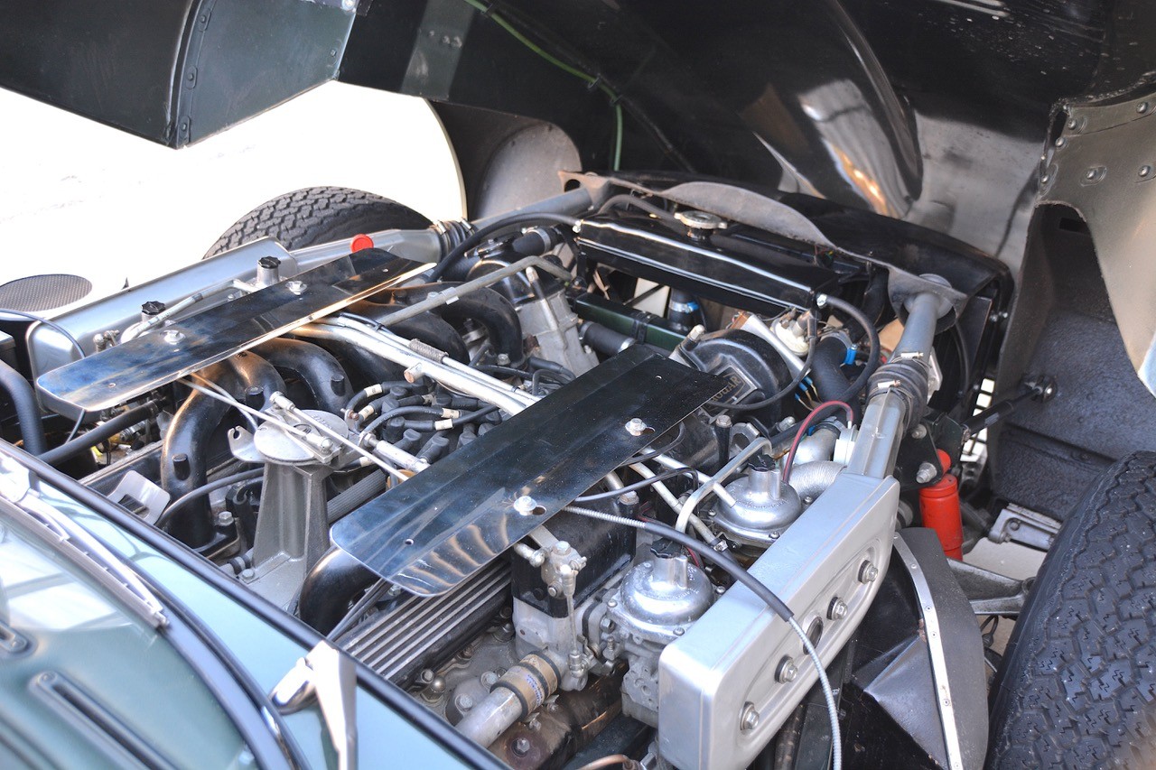 JAGUAR E-Type Serie III V12 Roadster-image-8