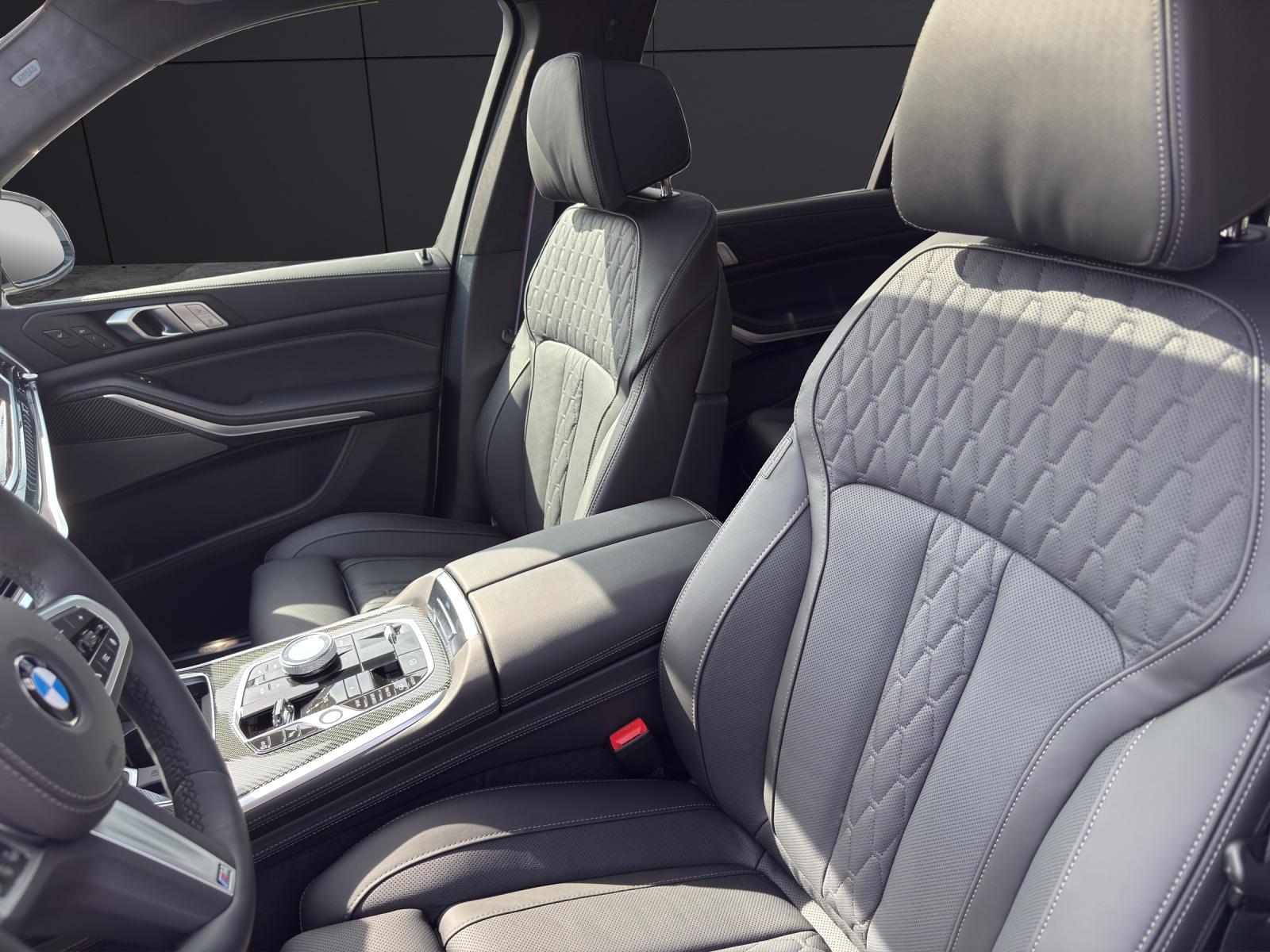 BMW X7 xDrive40i-showroom-element-1