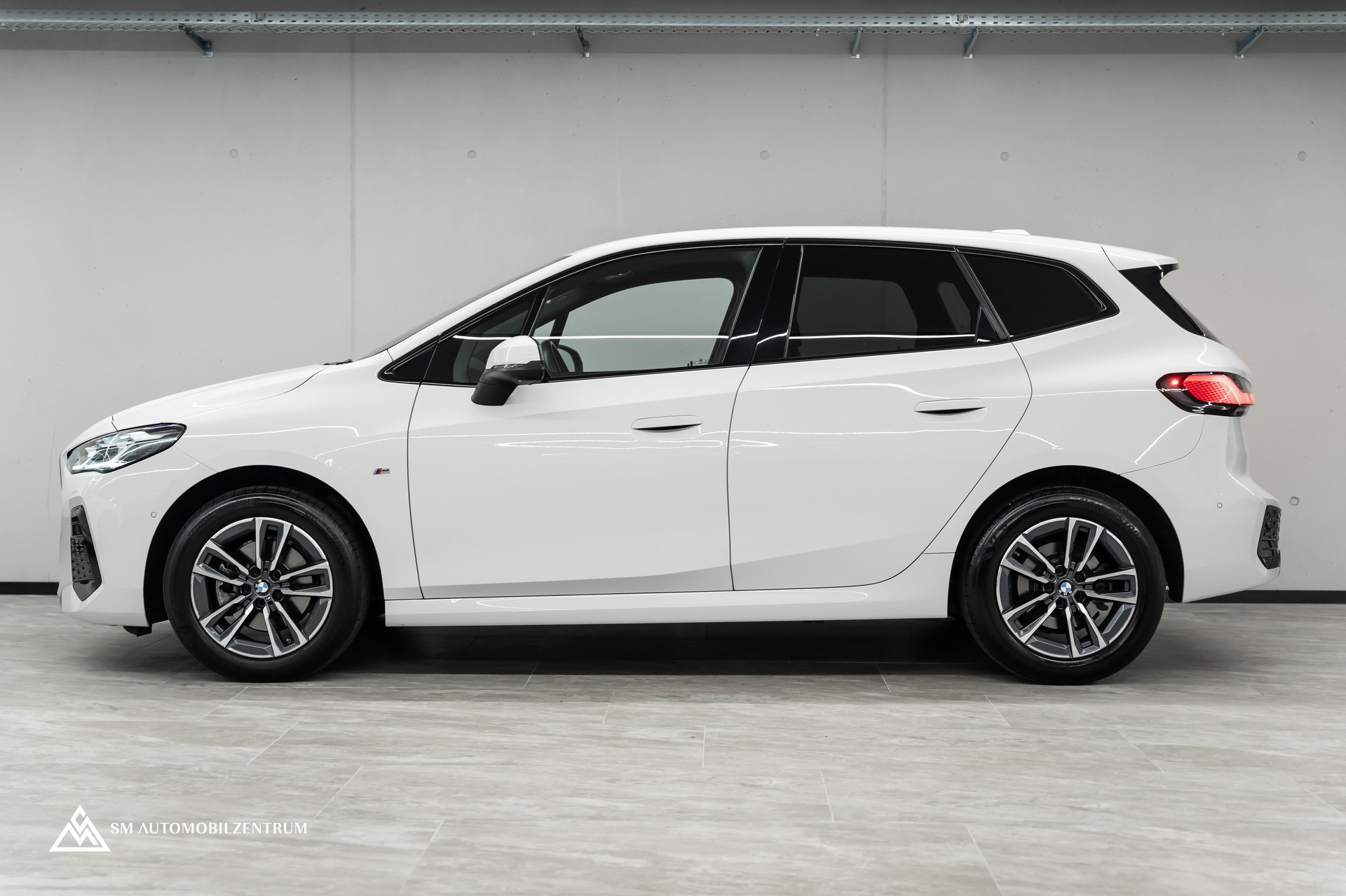 BMW 218d Active Tourer DKG M Sport / CH / Harman/Kardon / Driving Assistant Plus-image-4