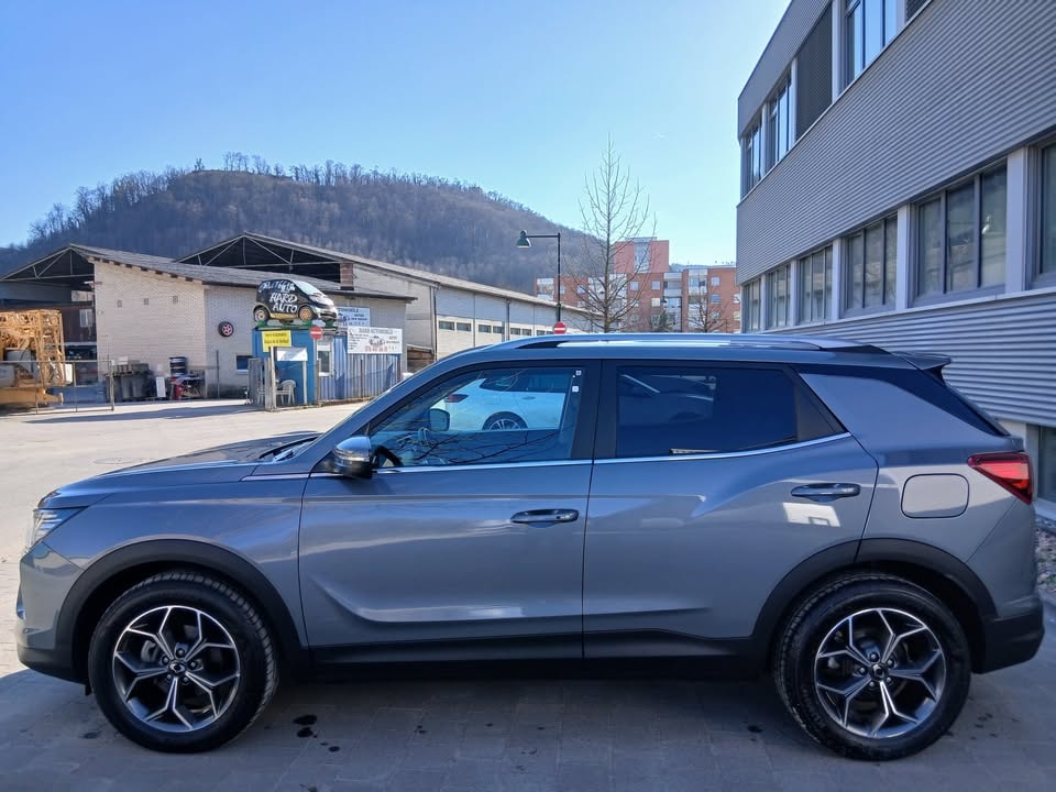 KGM-SsangYong Korando 1.5 T GDI Blackline 4WD Automat-image-9