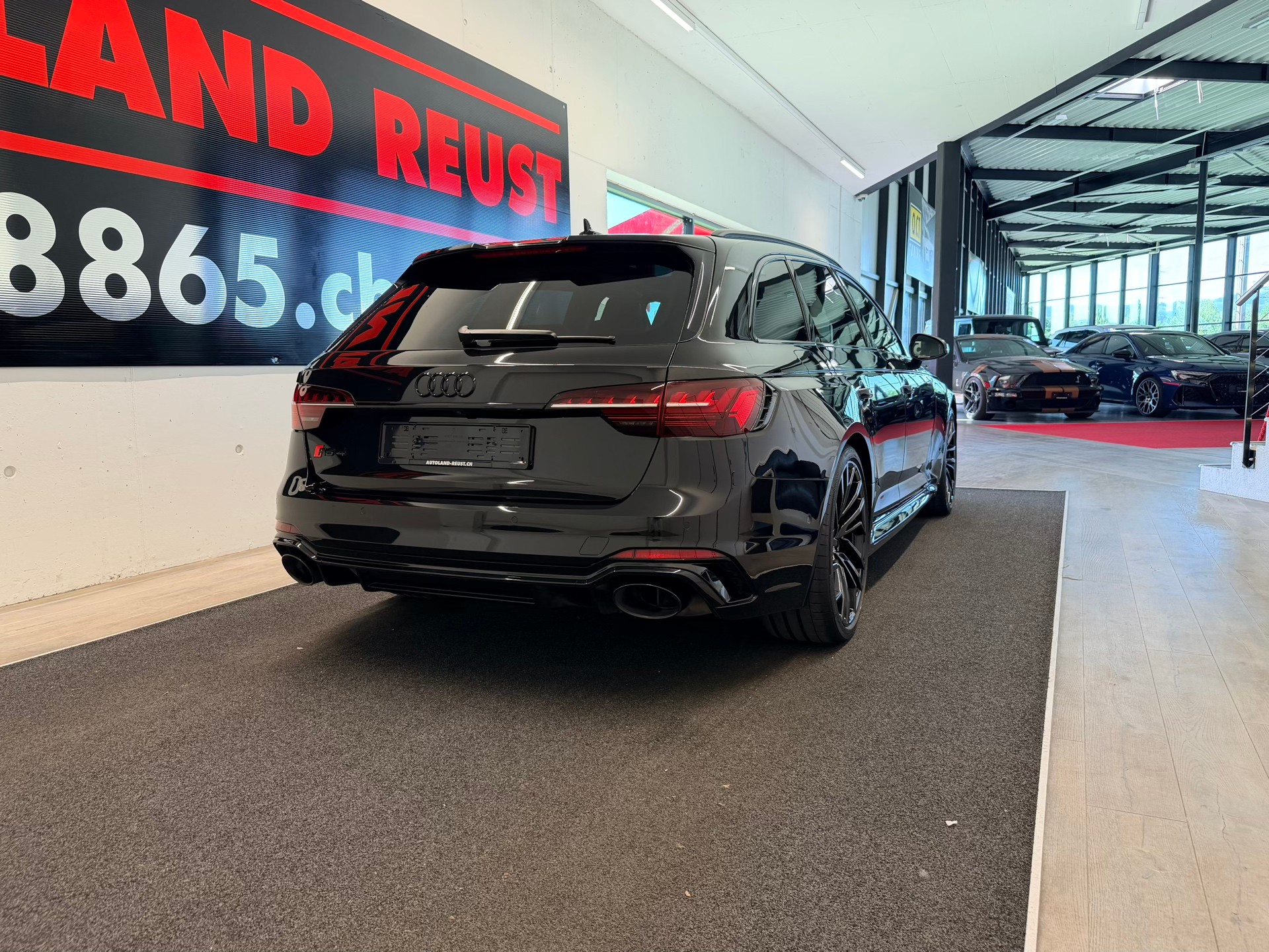 AUDI RS4 Avant quattro tiptronic-image-6