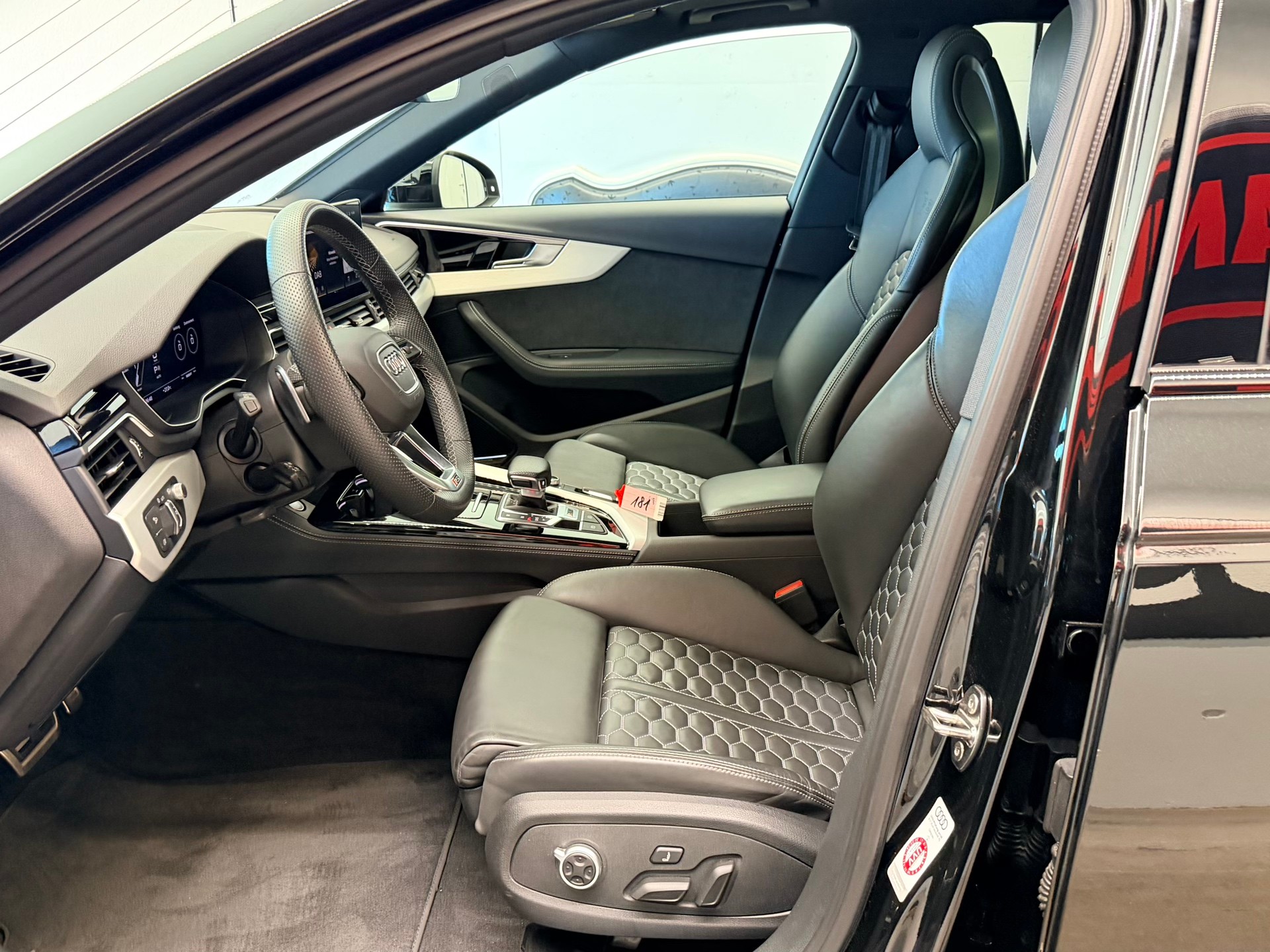 AUDI RS4 Avant quattro tiptronic-image-13