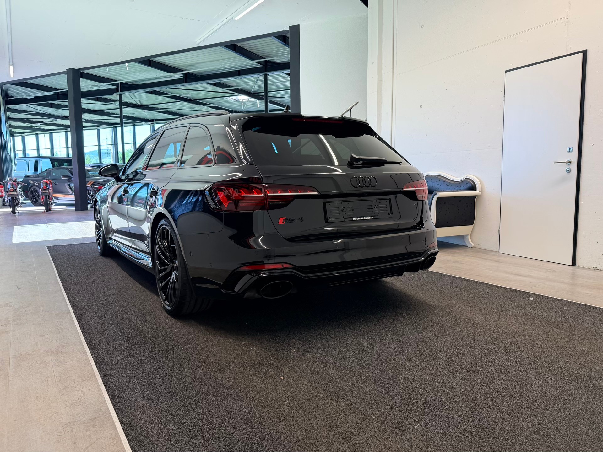 AUDI RS4 Avant quattro tiptronic-image-7