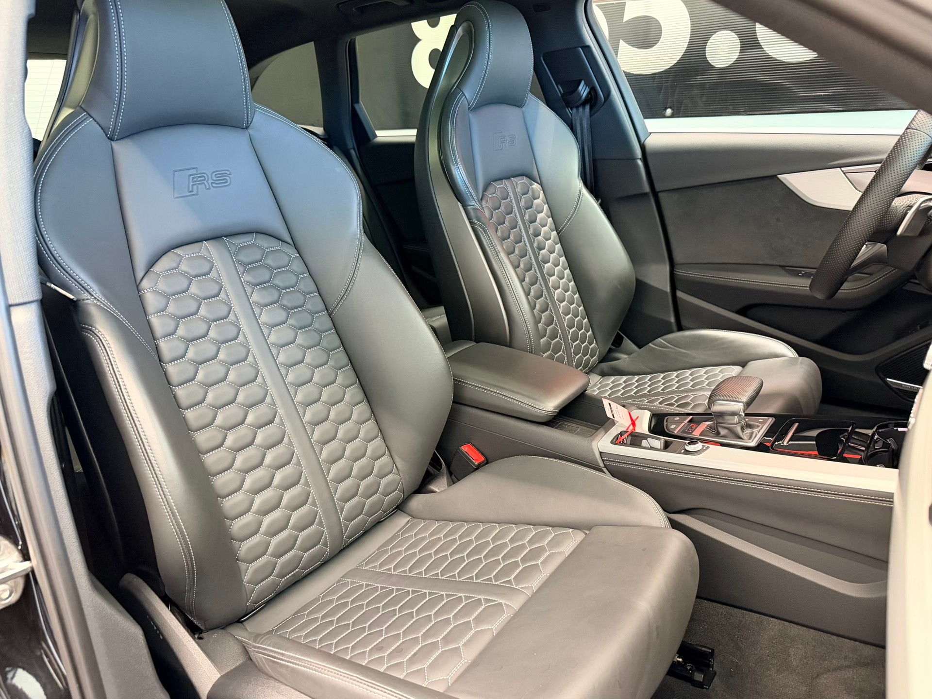 AUDI RS4 Avant quattro tiptronic-image-23
