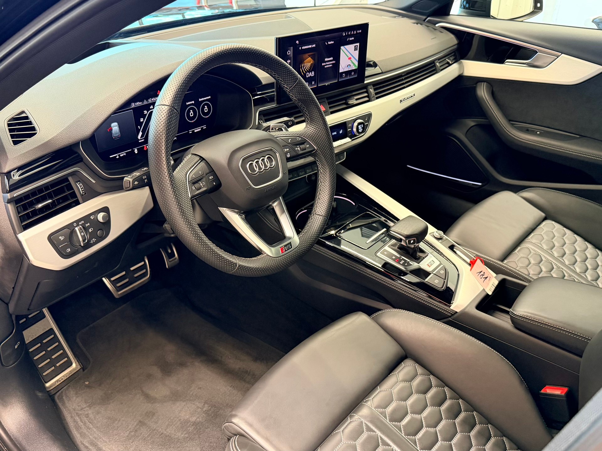 AUDI RS4 Avant quattro tiptronic-image-10
