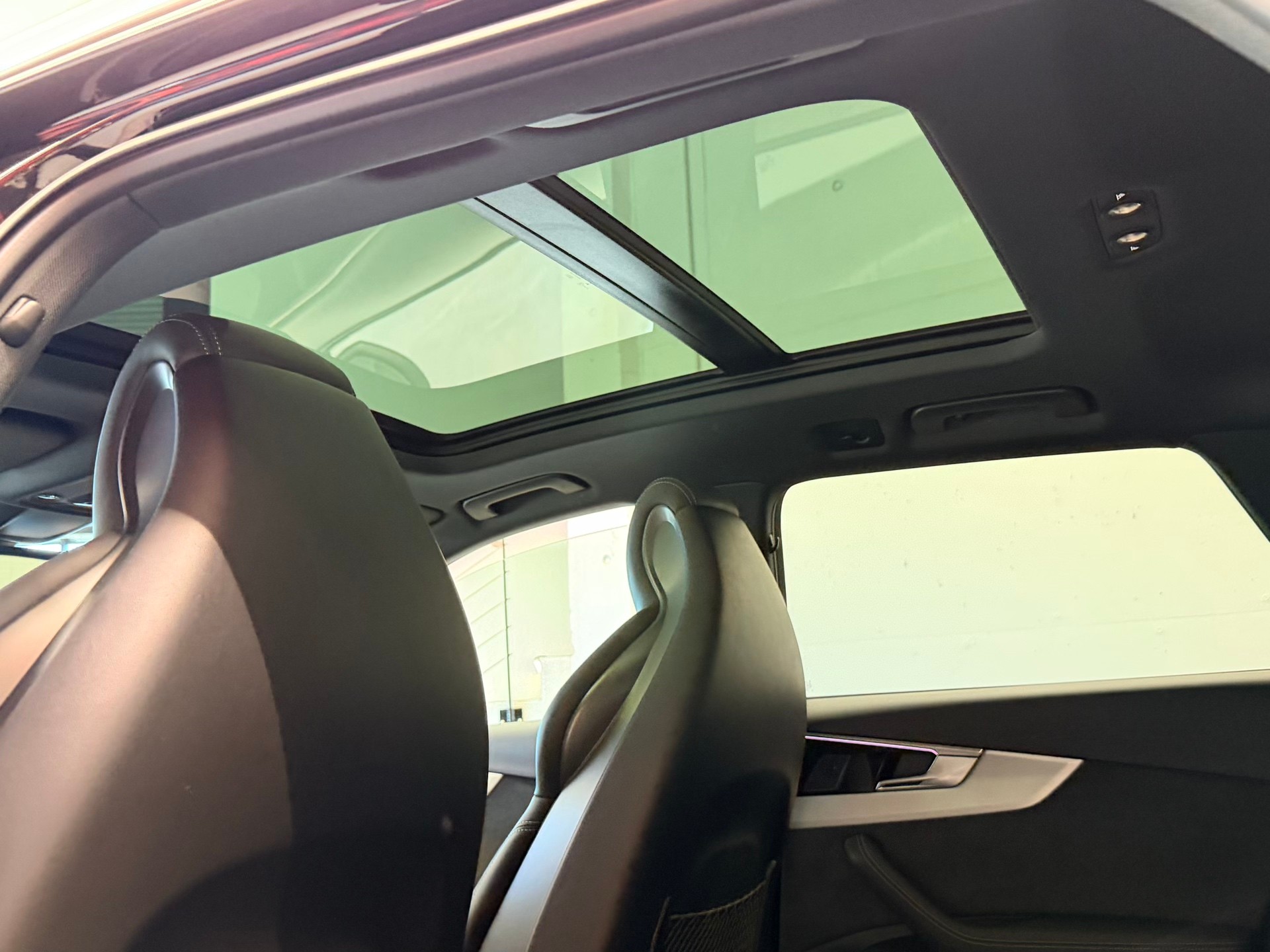 AUDI RS4 Avant quattro tiptronic-image-17