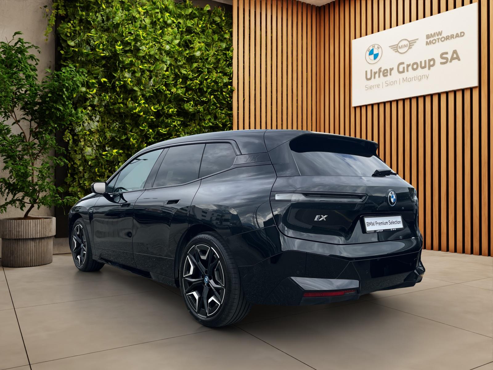 BMW iX xDrive40 Launch Edition (CH)-showroom-element-3