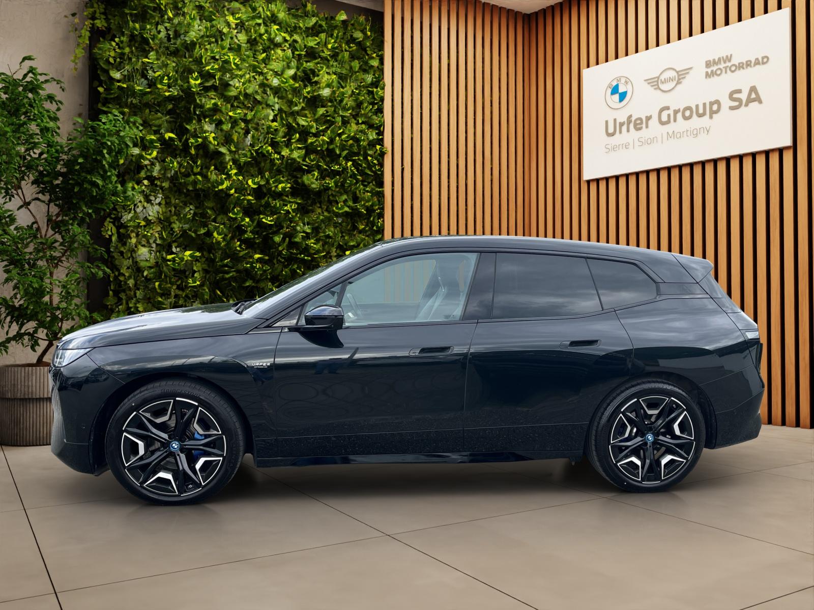 BMW iX xDrive40 Launch Edition (CH)-showroom-element-2